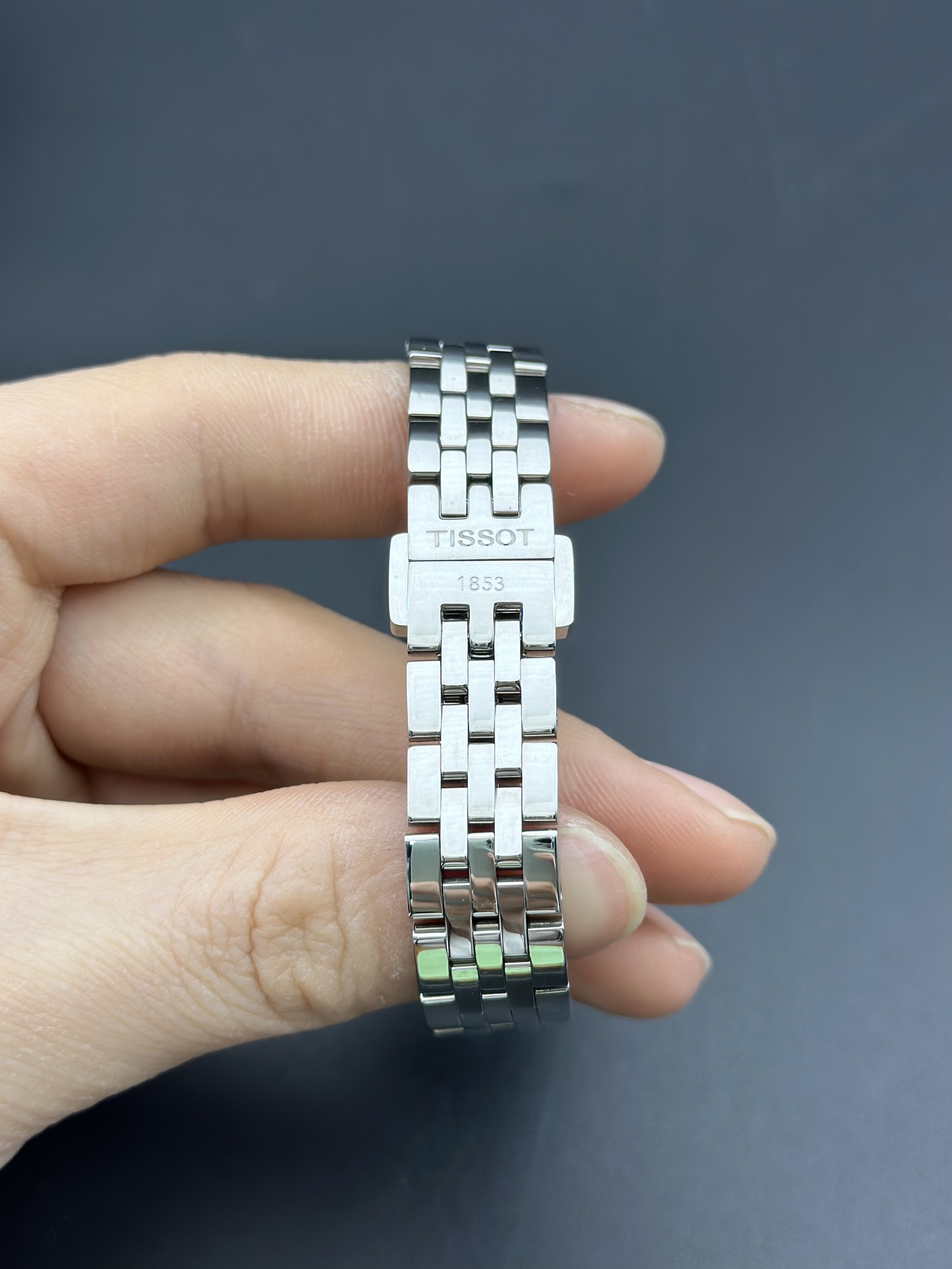 Tissot T41.1.183.53 detail 5