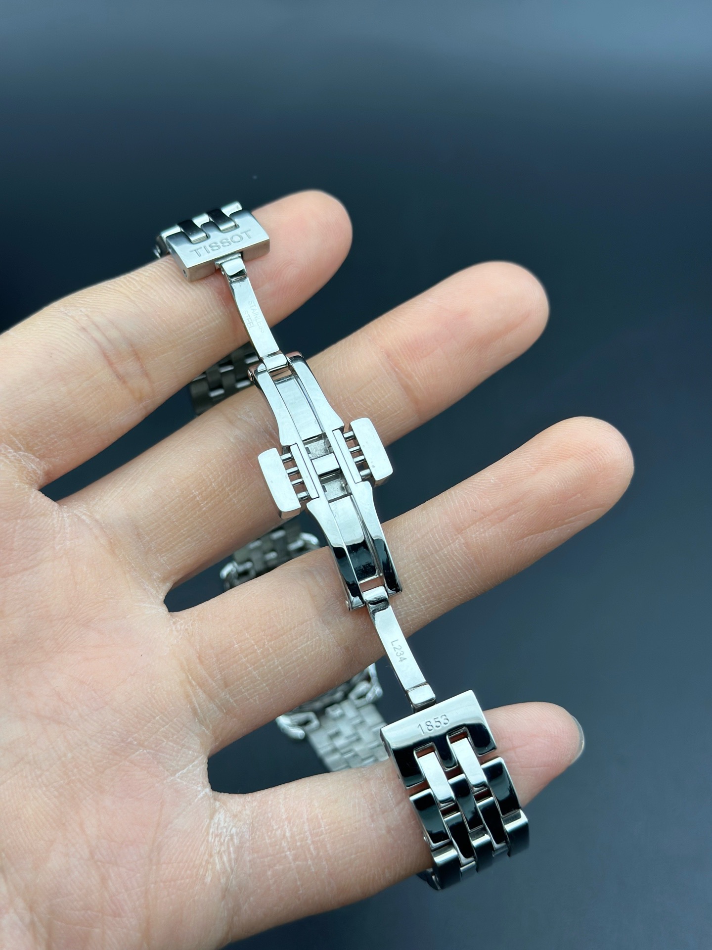 Tissot T41.1.183.53 detail 6