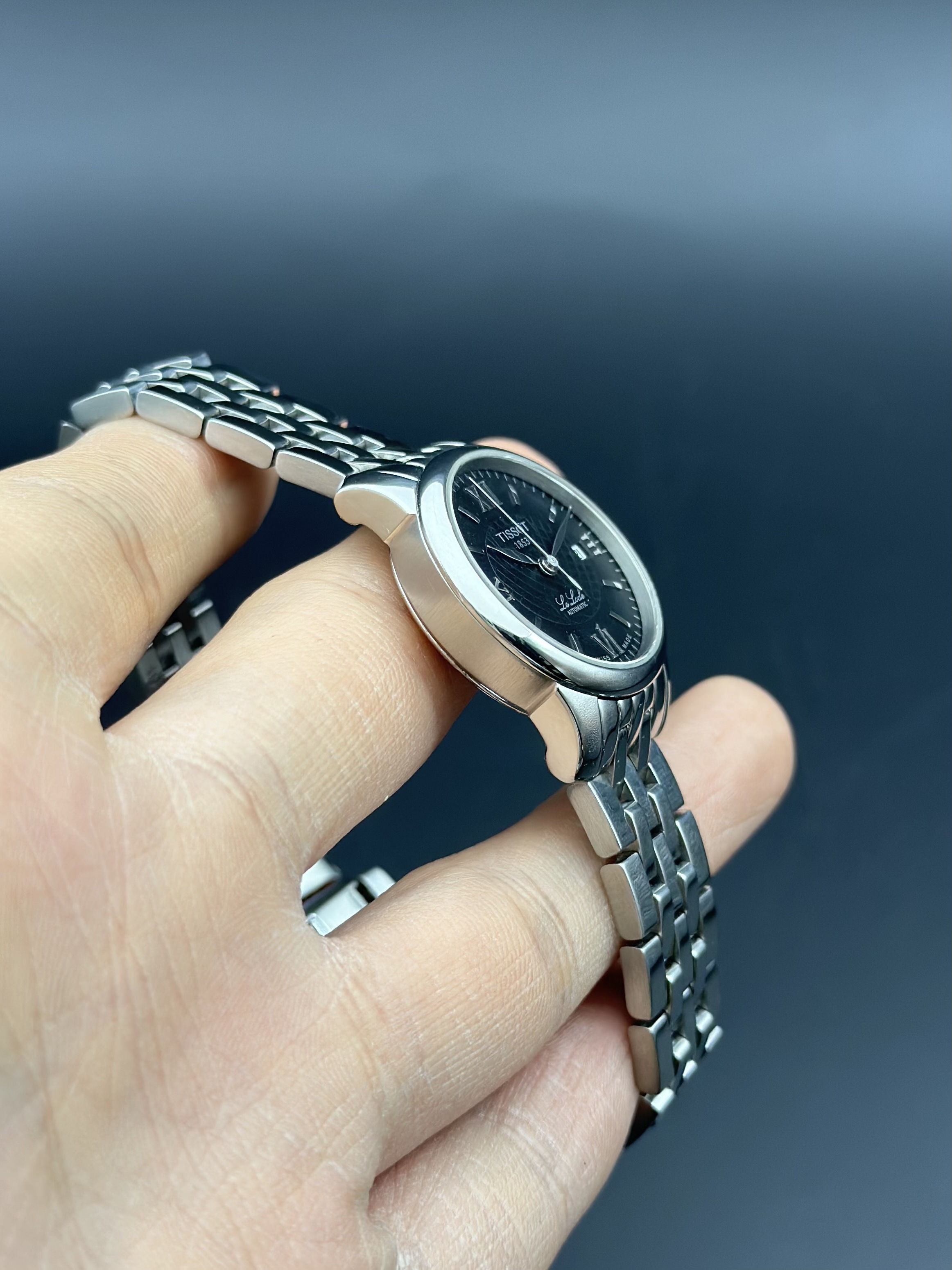 Tissot T41.1.183.53 detail 3