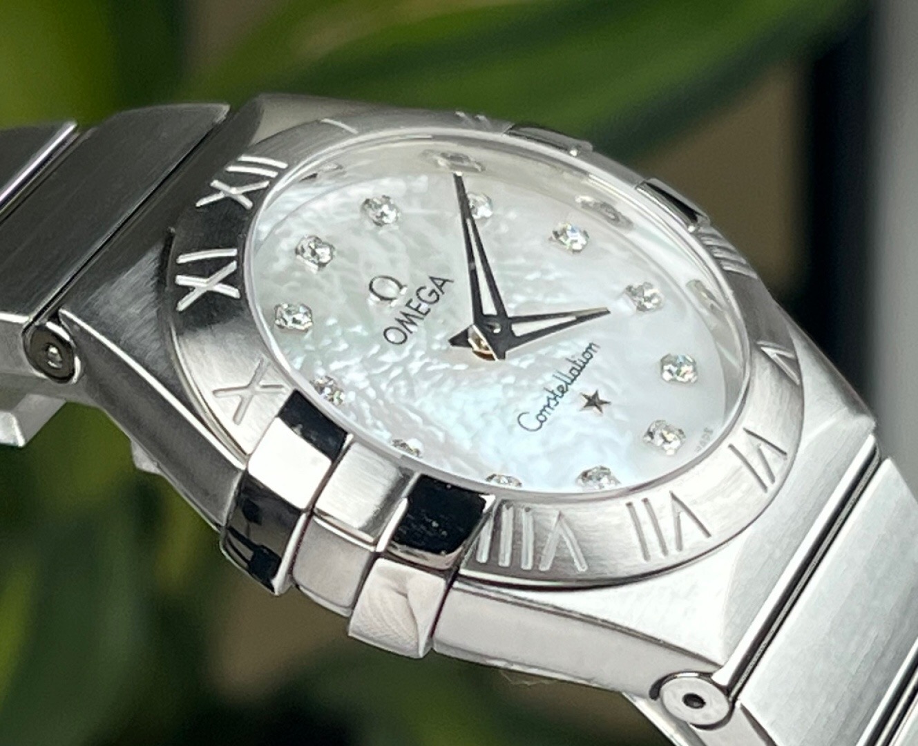 Omega 123.10.27.60.55.001 detail 2