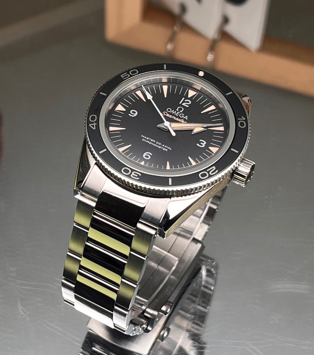 Omega 233.30.41.21.01.001 detail 1
