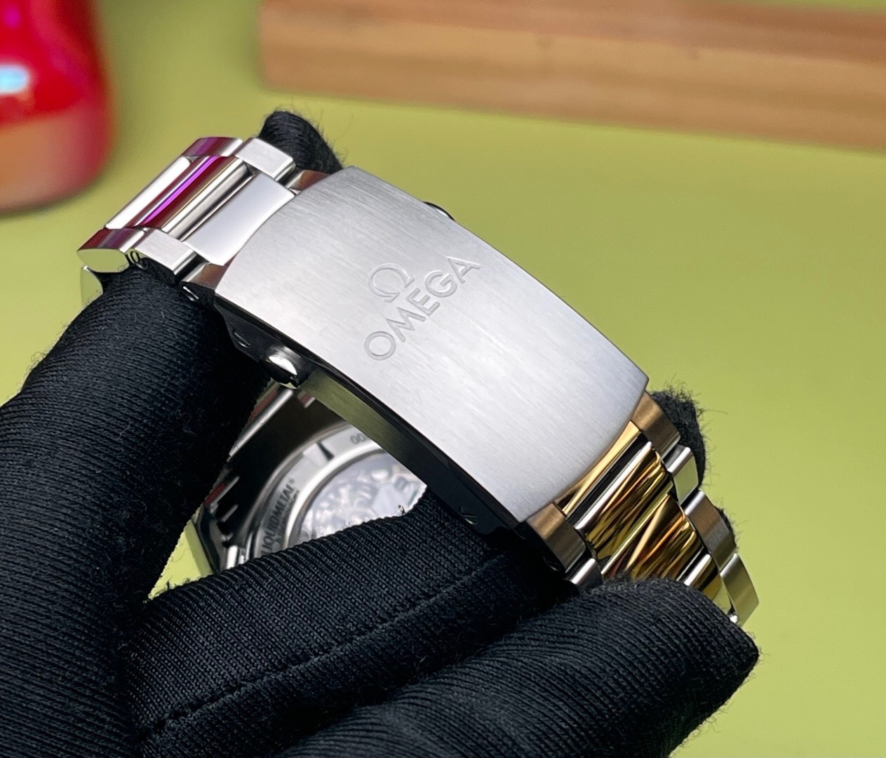 Omega 233.30.41.21.01.001 detail 7