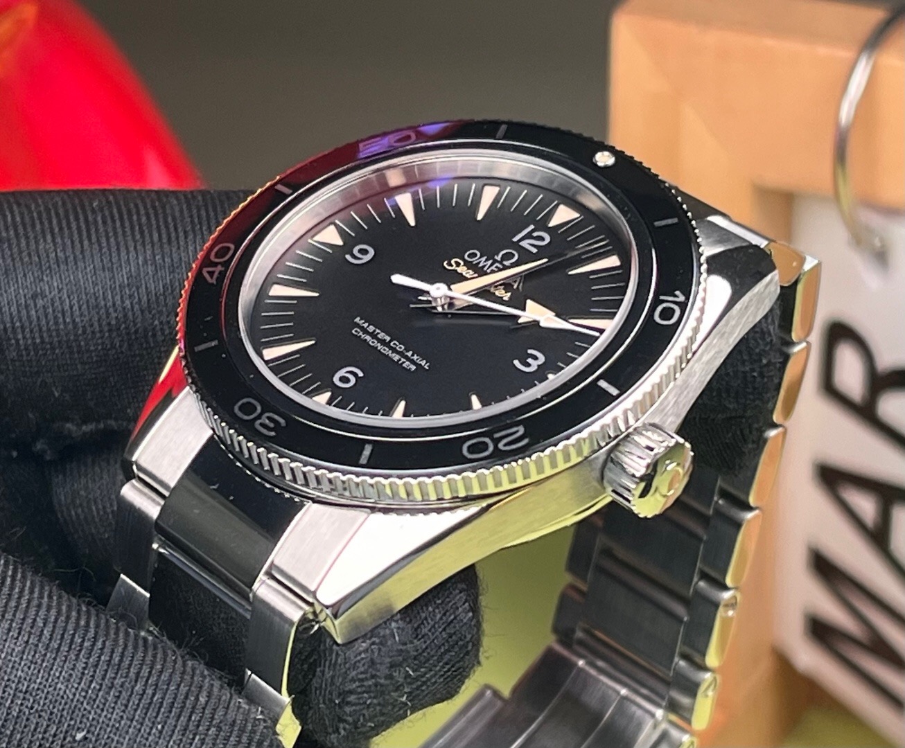 Omega 233.30.41.21.01.001 detail 2