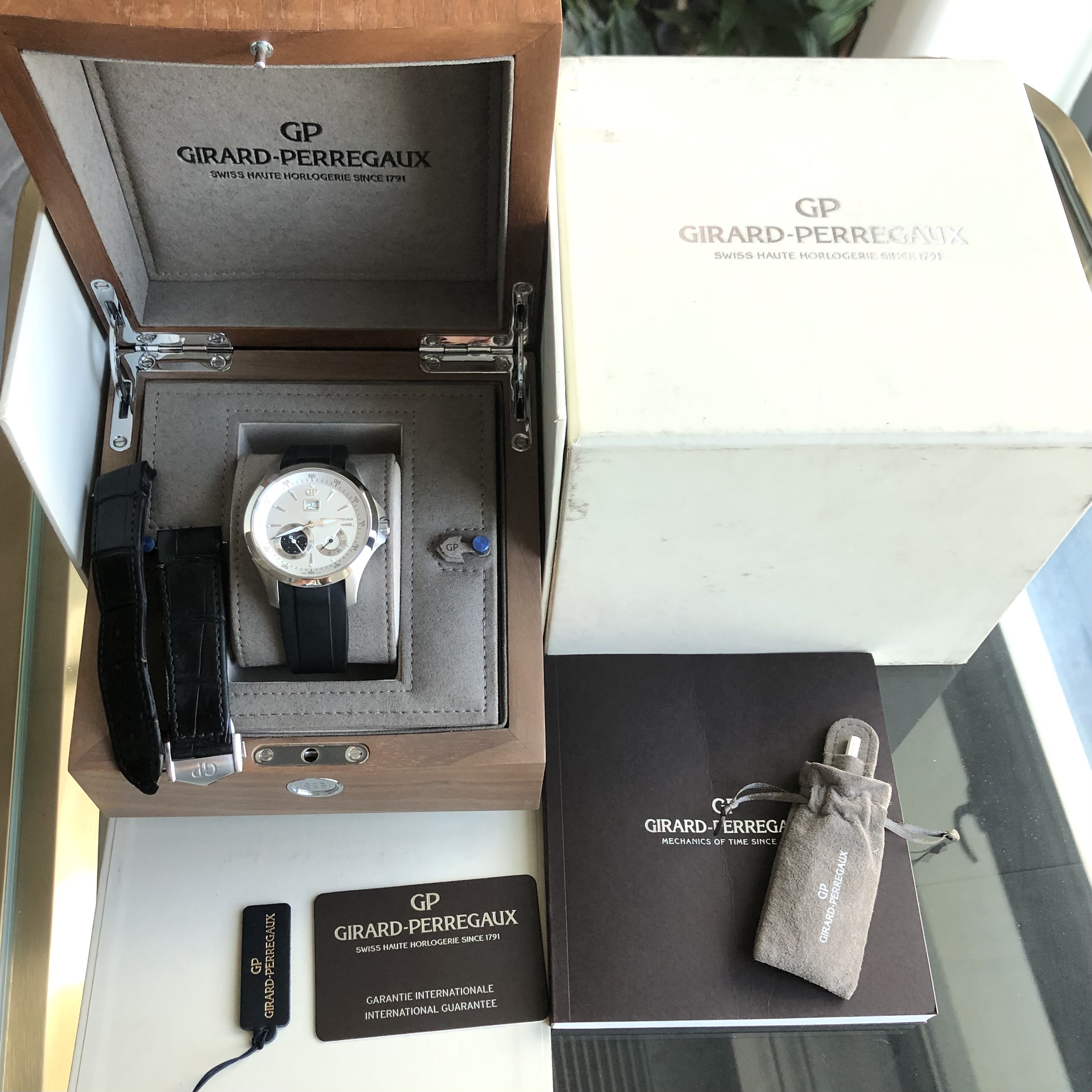 Girard Perregaux 49650-11-131-BB6A detail 6
