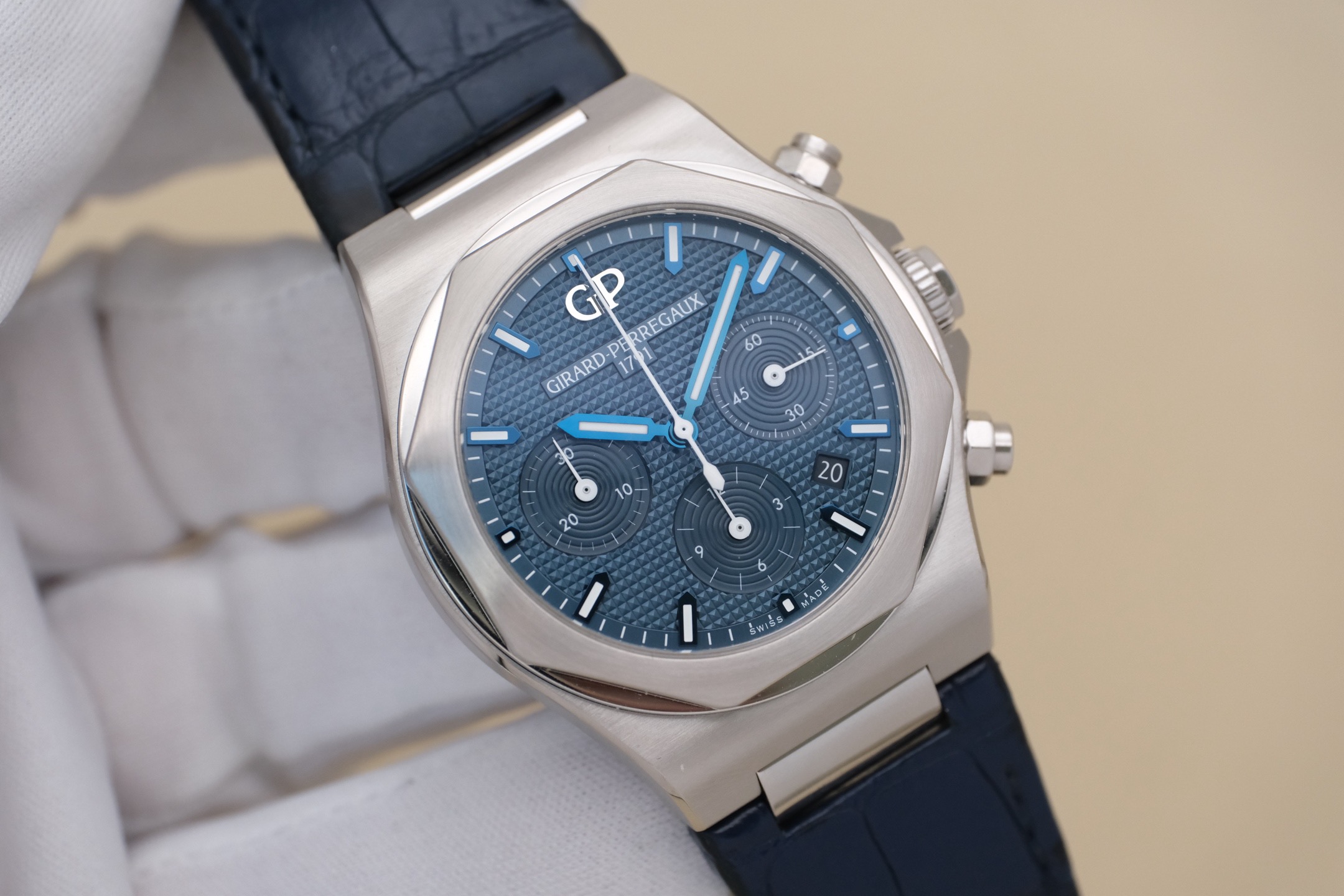 Girard Perregaux 81020-11-431-BB4A detail 6