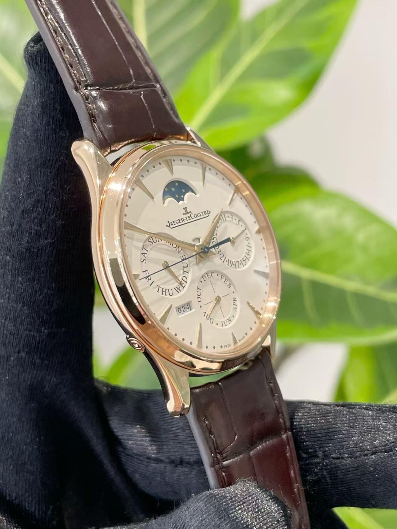 Jaeger-LeCoultre 1302520 detail 1