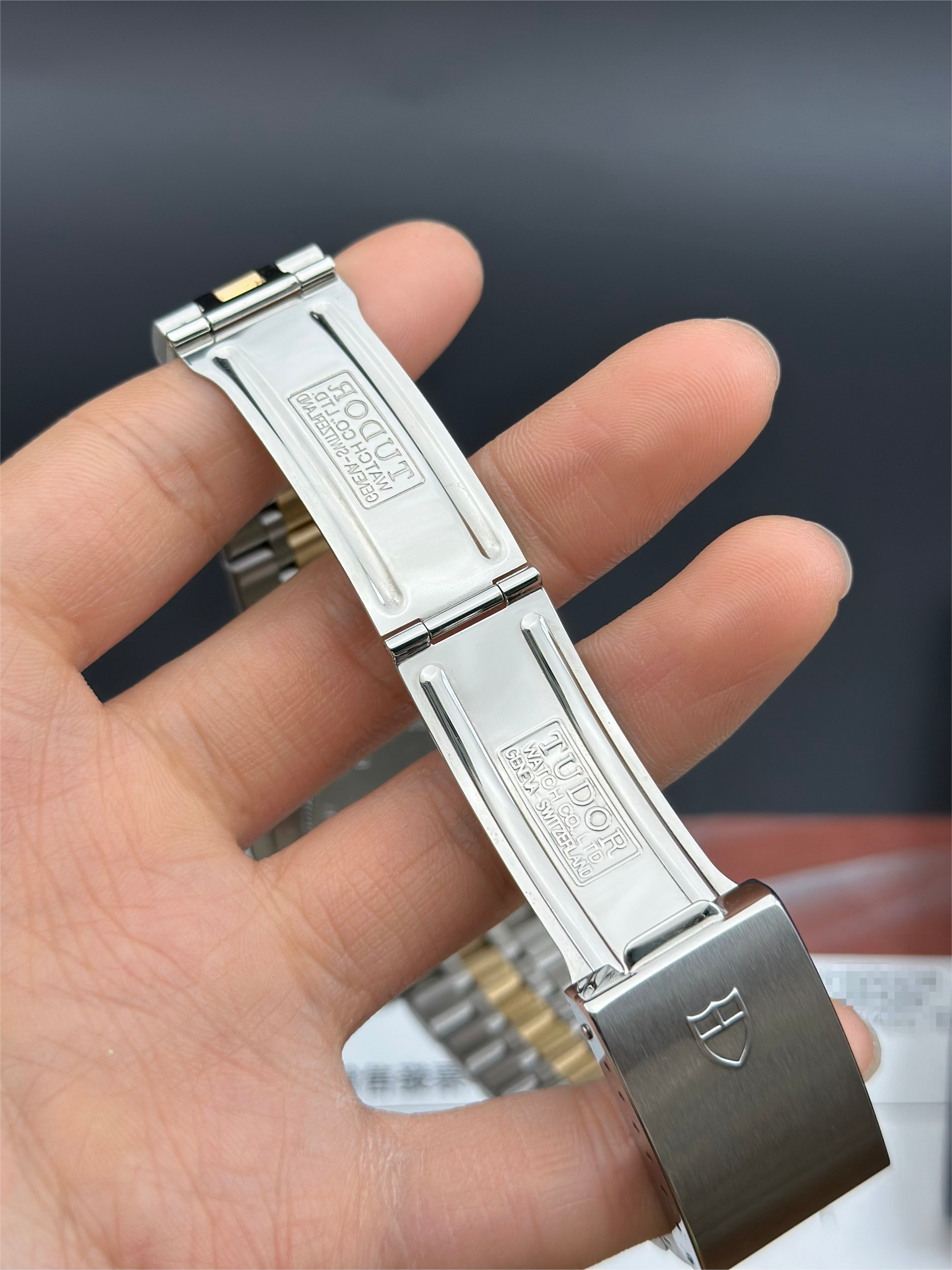 Tudor M23013-0016 detail 4