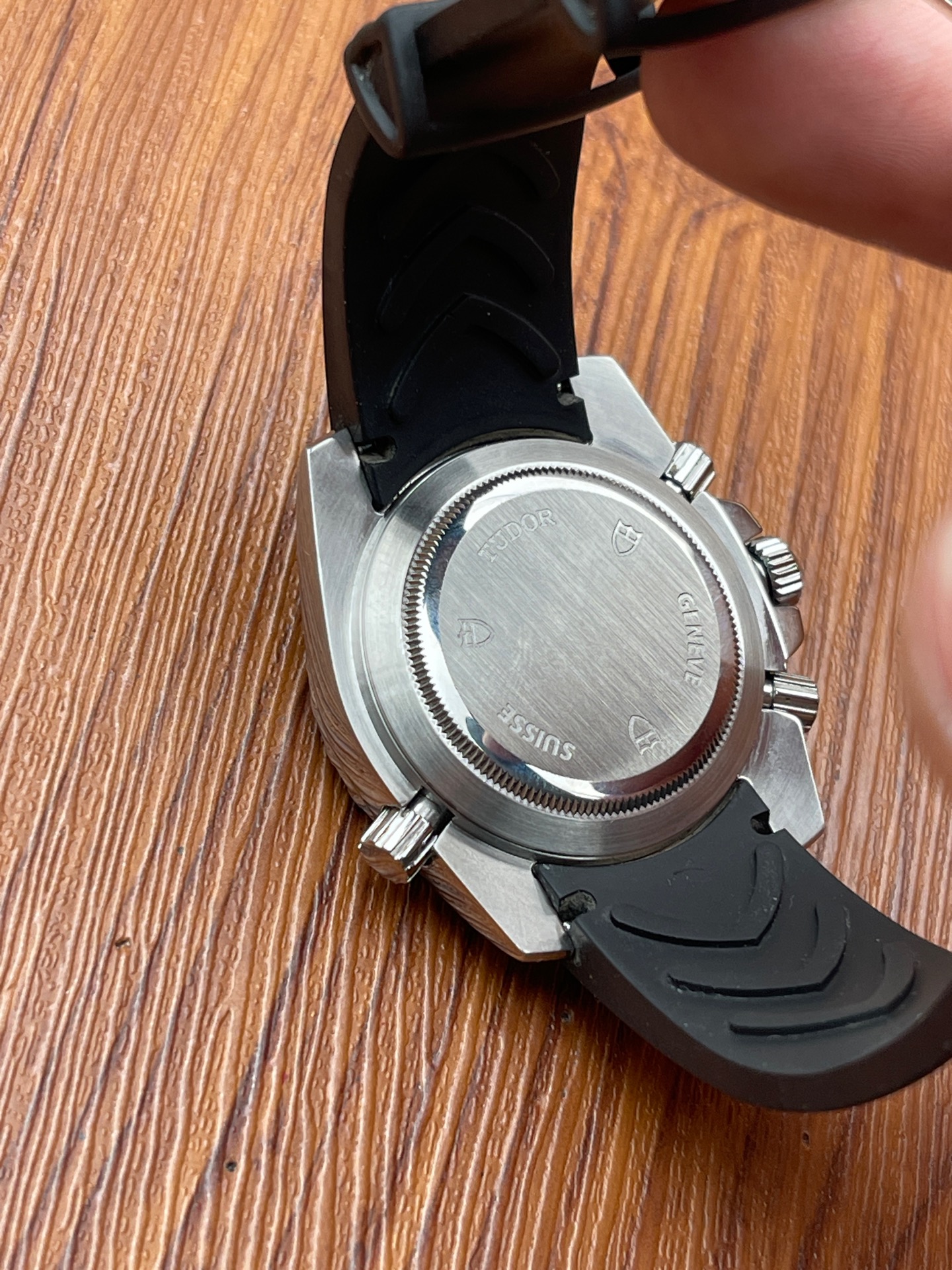 Tudor 2036n detail 5
