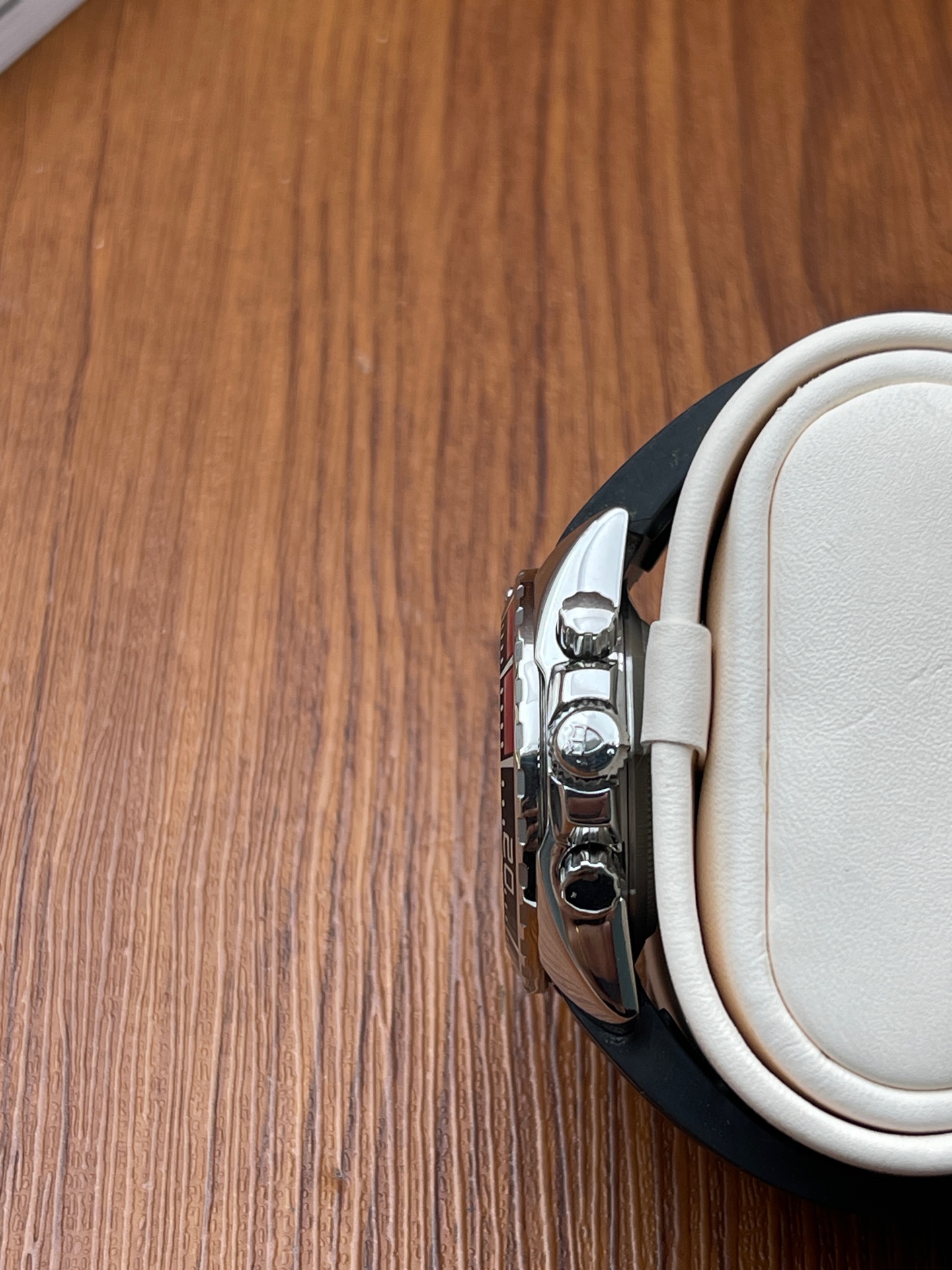 Tudor 2036n detail 2