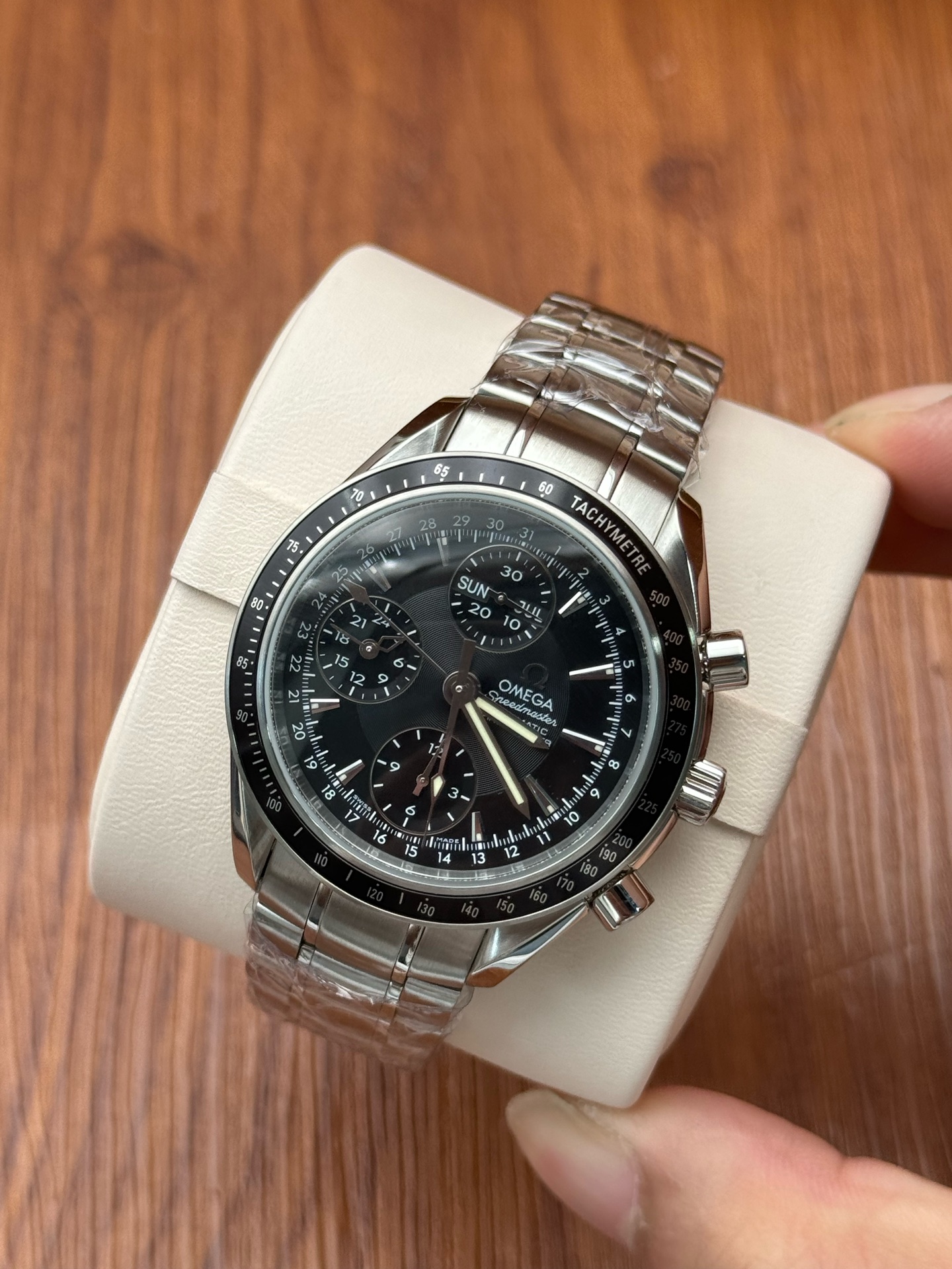 Omega 3220.50.00 detail 1