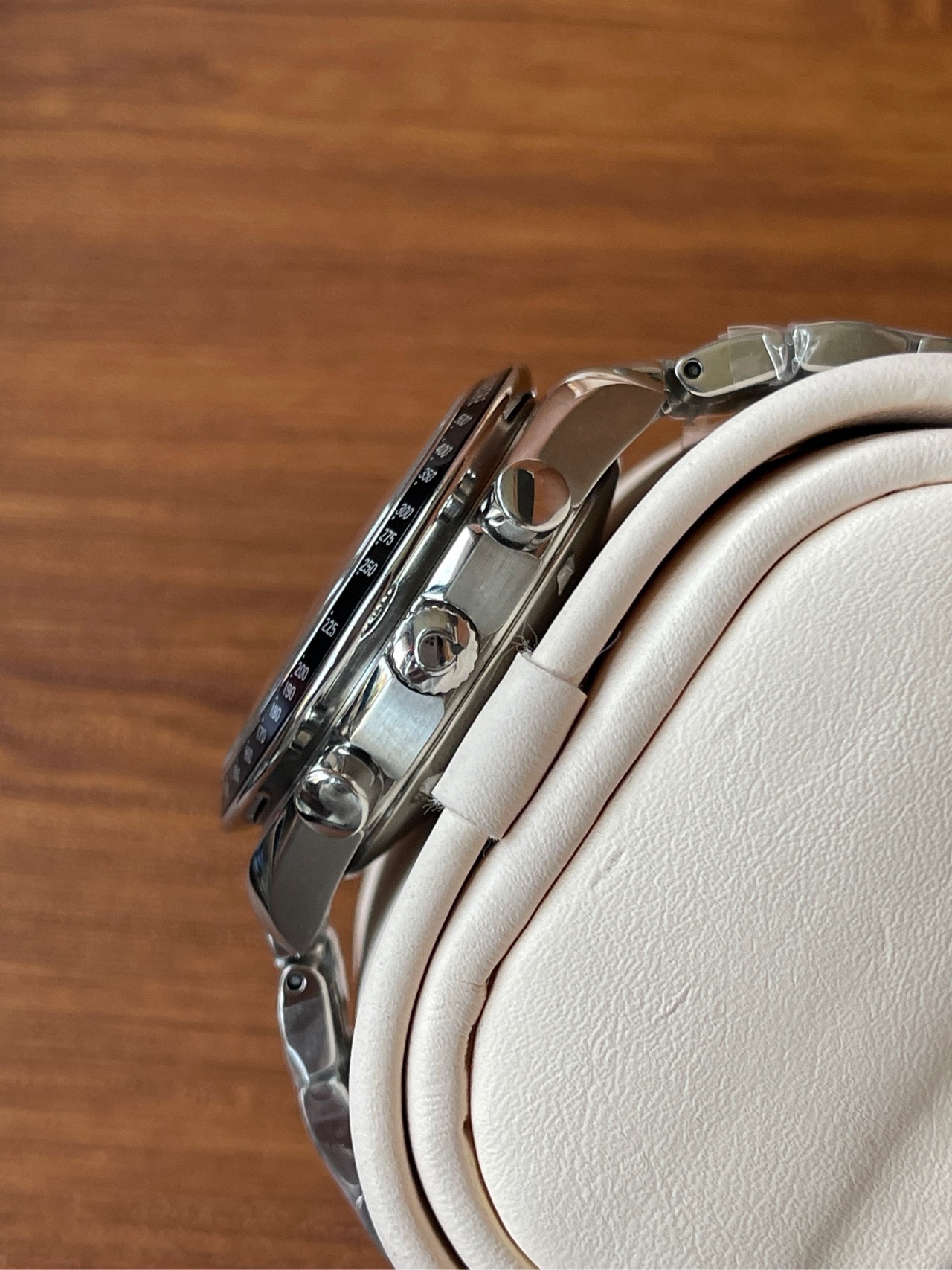 Omega 3220.50.00 detail 2
