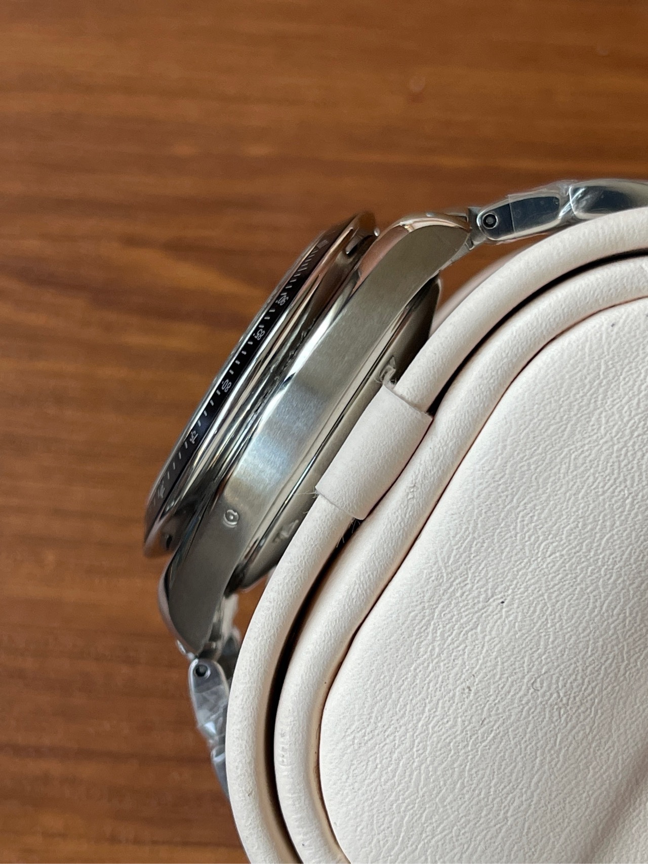Omega 3220.50.00 detail 3