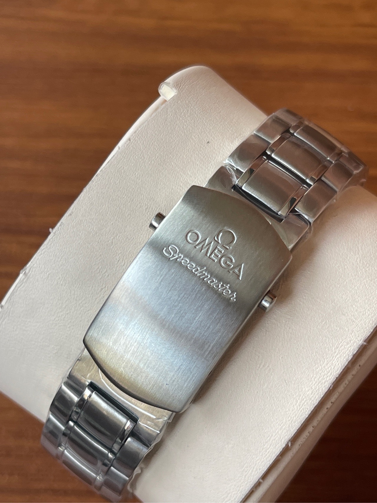 Omega 3220.50.00 detail 4
