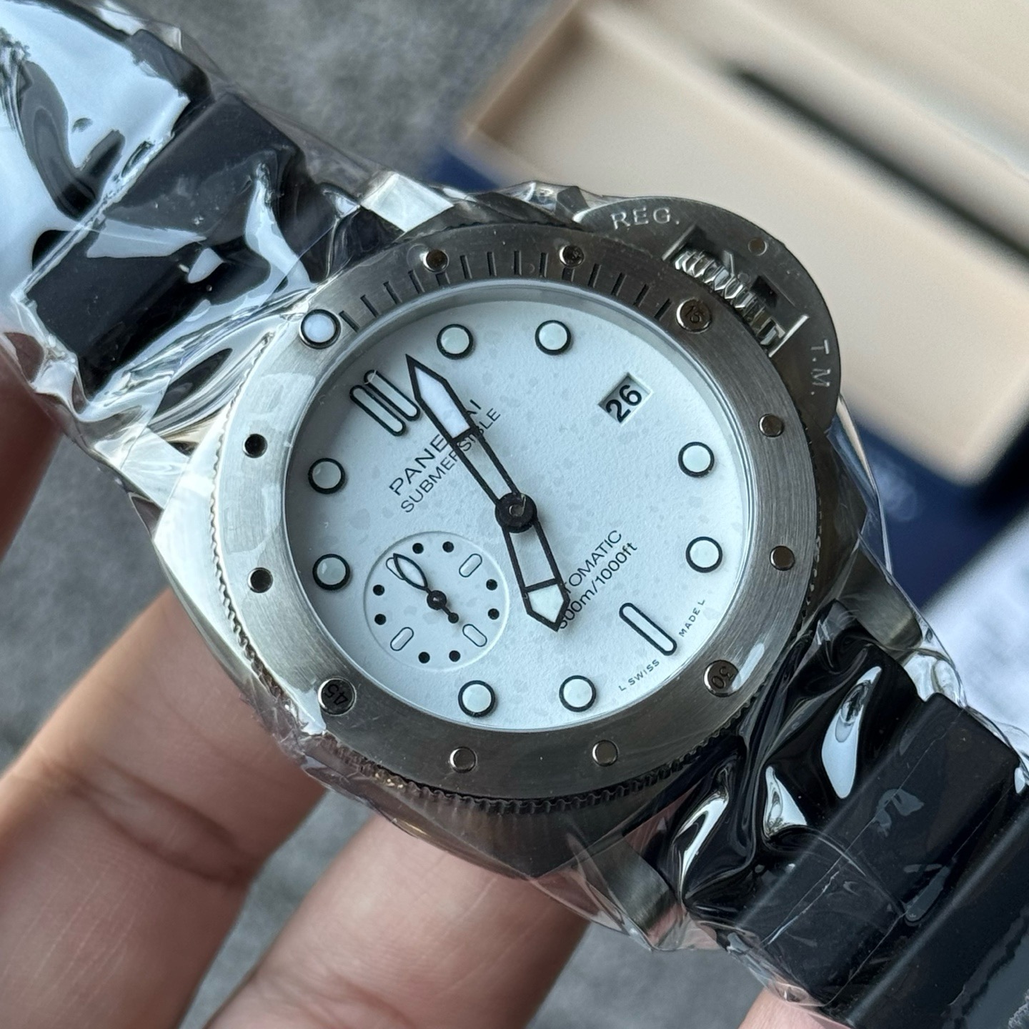 Panerai PAM02223 detail 2