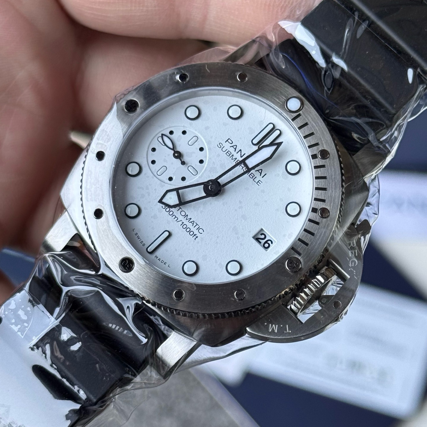 Panerai PAM02223 detail 1
