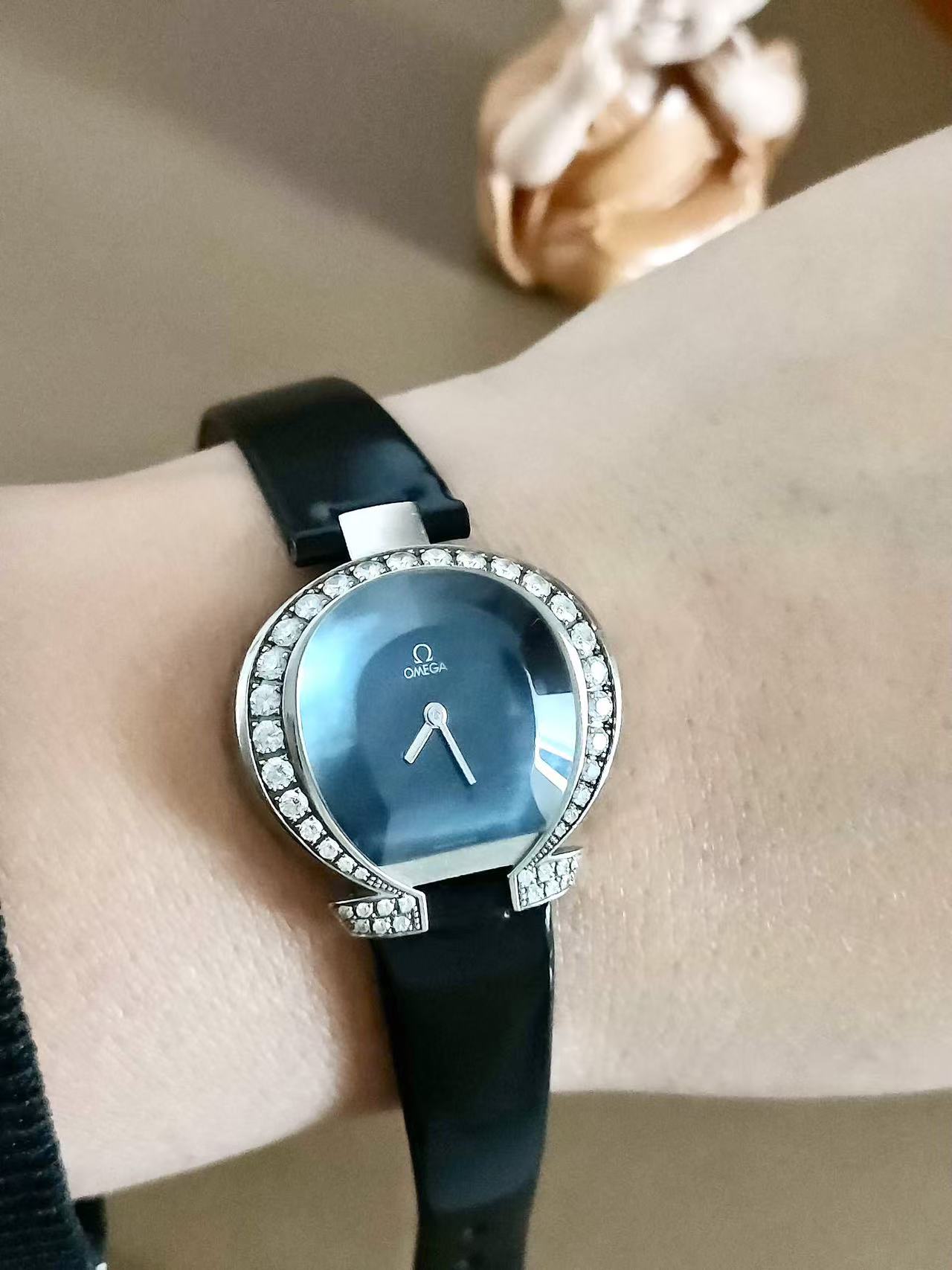 Omega 5886.72.51 detail 2