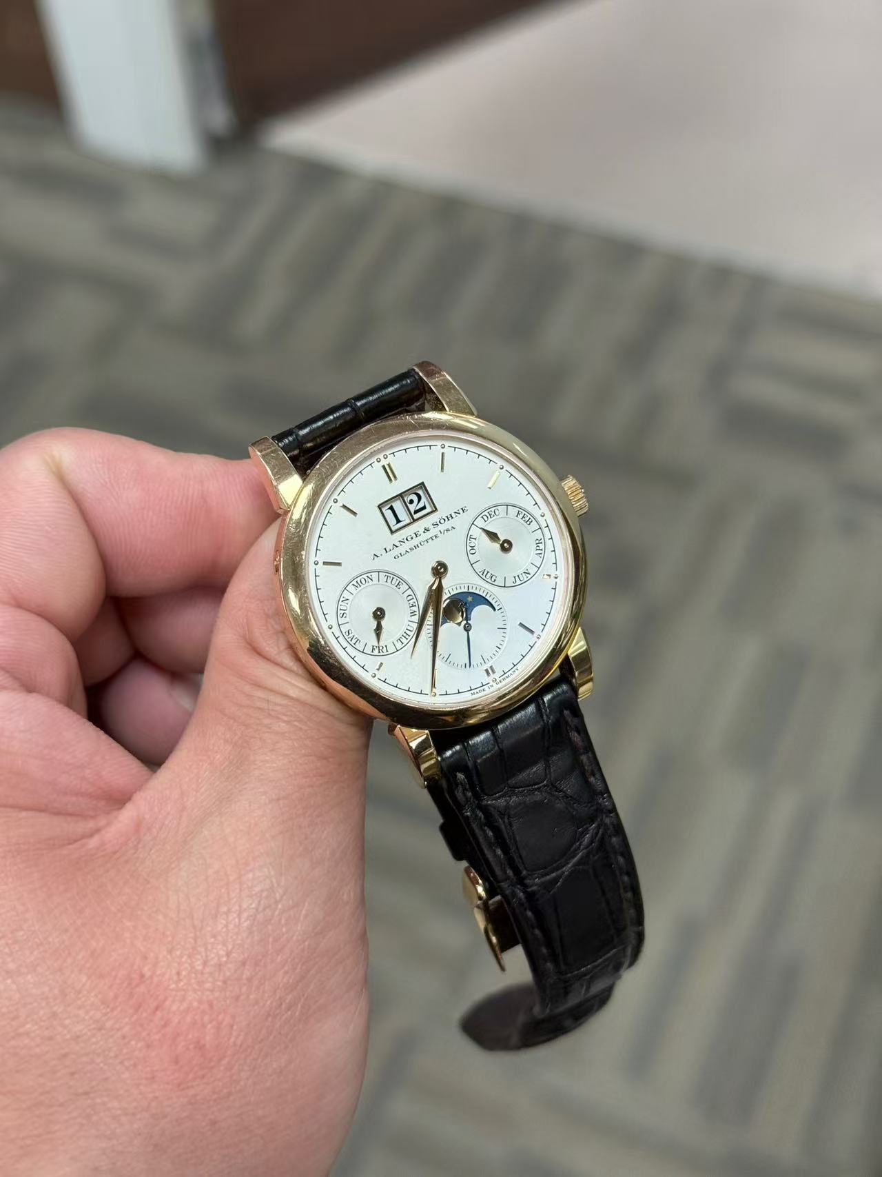 A. Lange & S&ouml;hne 330.032 detail 1