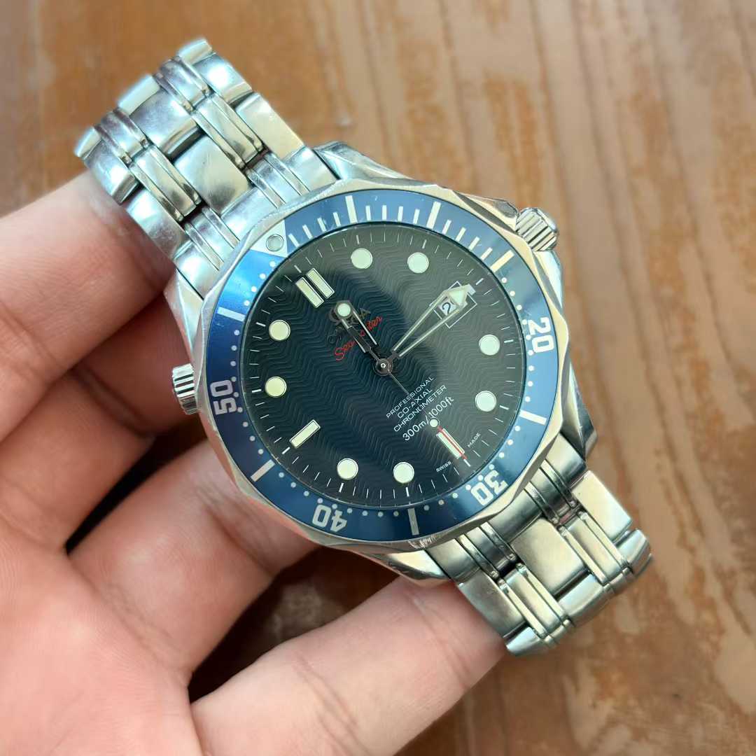 Omega 2220.80.00 detail 1