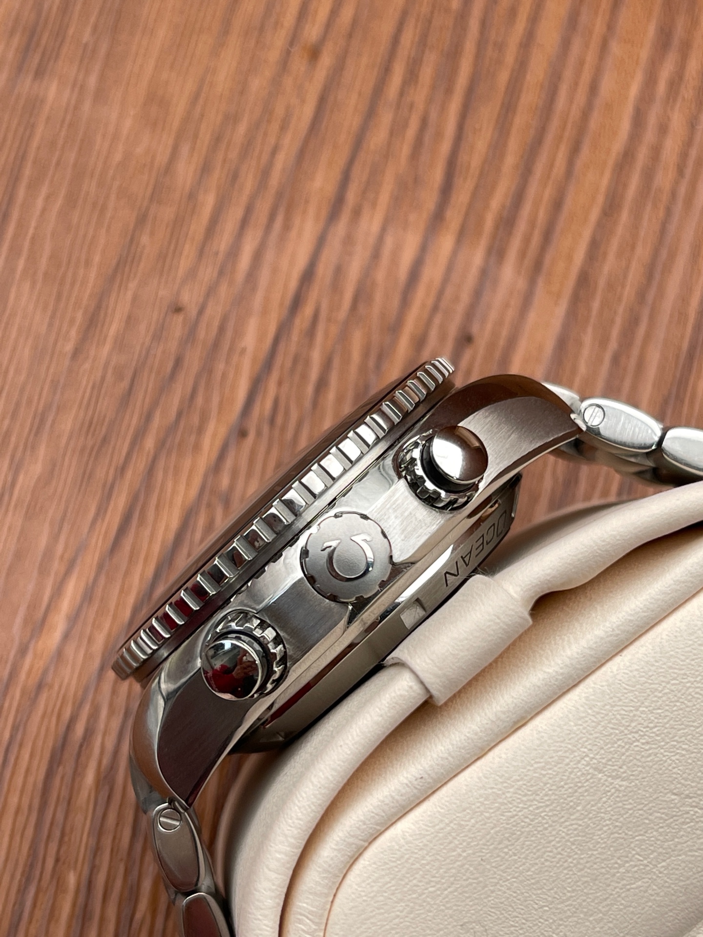 Omega 232.30.46.51.01.001 detail 1