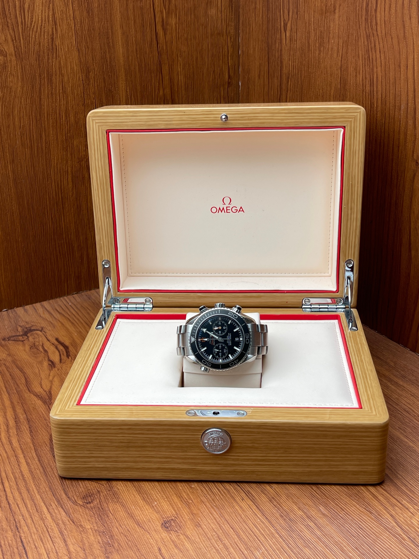 Omega 232.30.46.51.01.001 detail 5