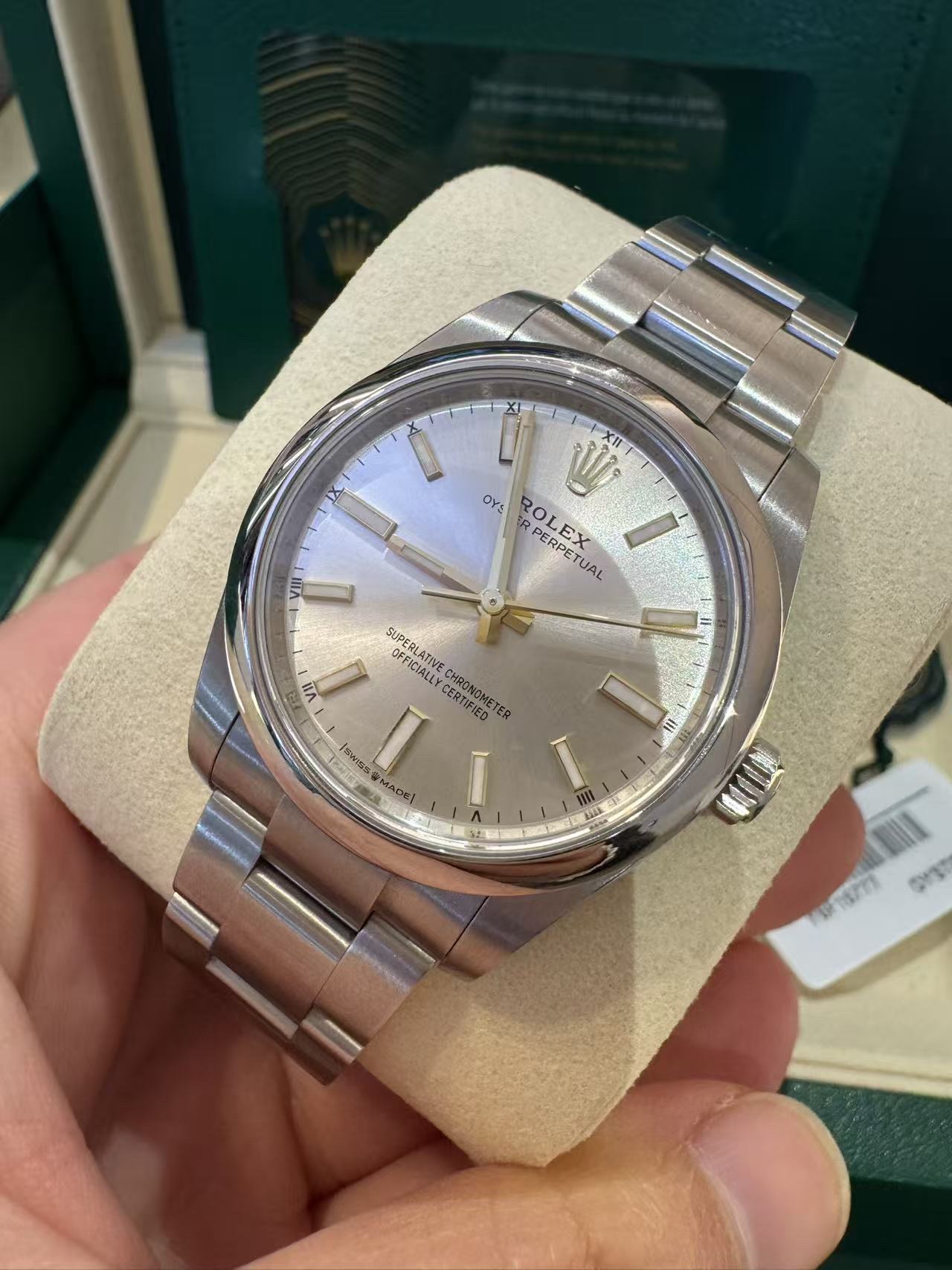 Rolex m124200-0001 detail 1
