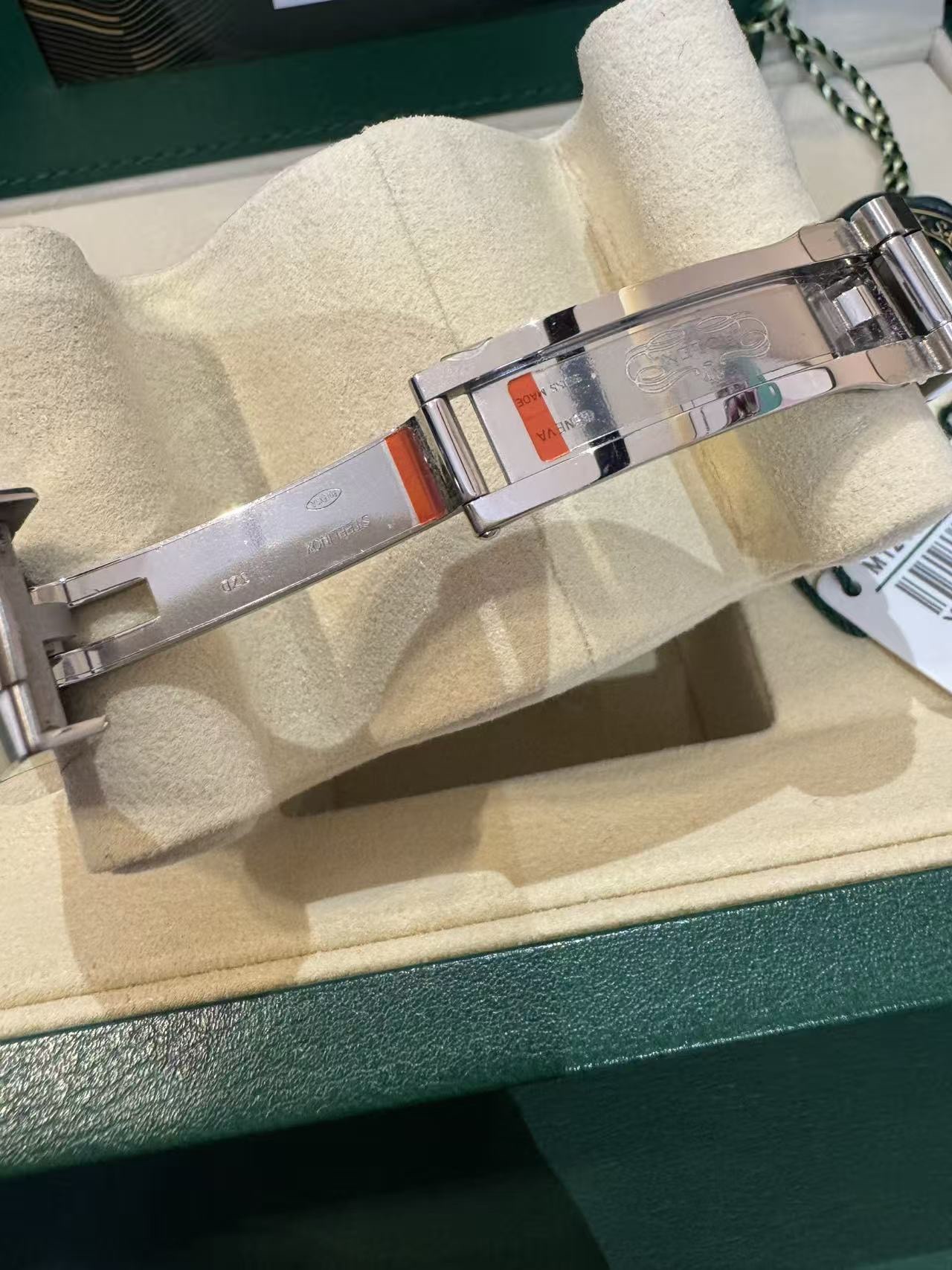 Rolex m124200-0001 detail 2