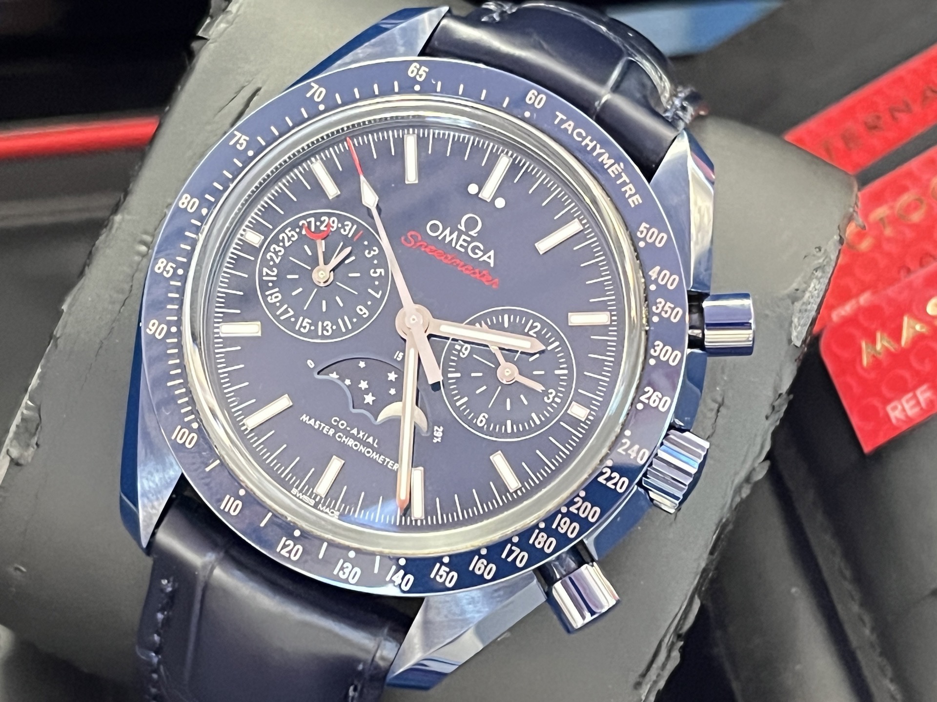Omega 304.93.44.52.03.001 detail 1