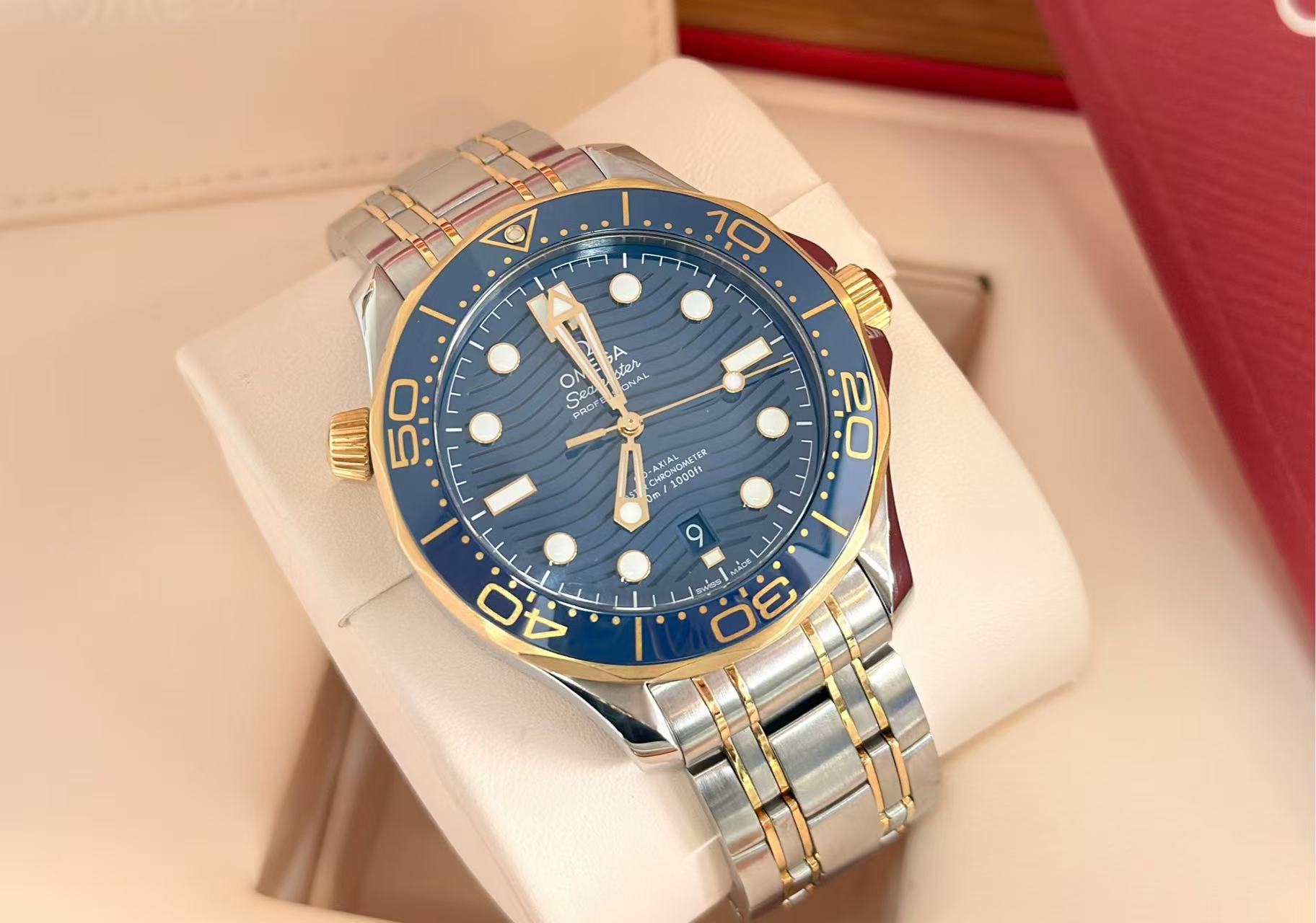 Omega 210.20.42.20.03.001 detail 2
