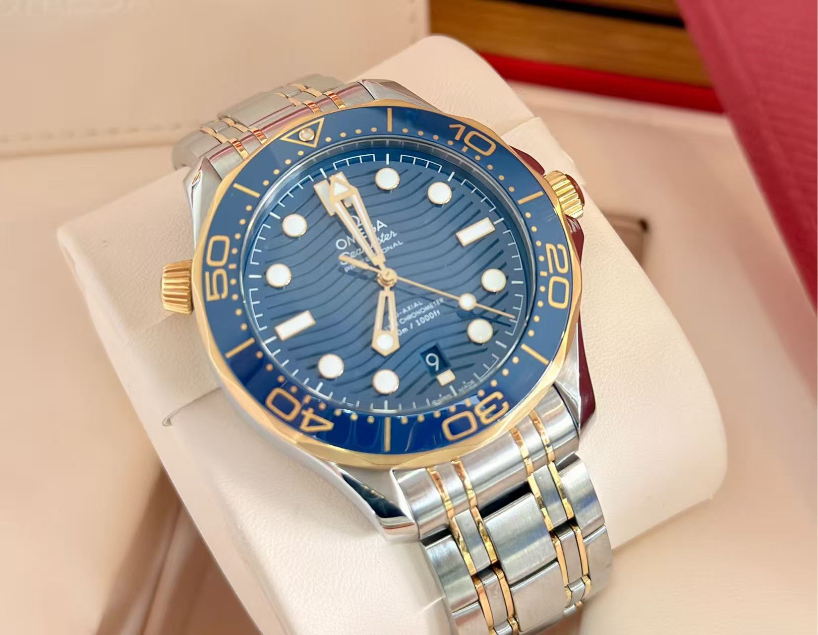 Omega 210.20.42.20.03.001 detail 3