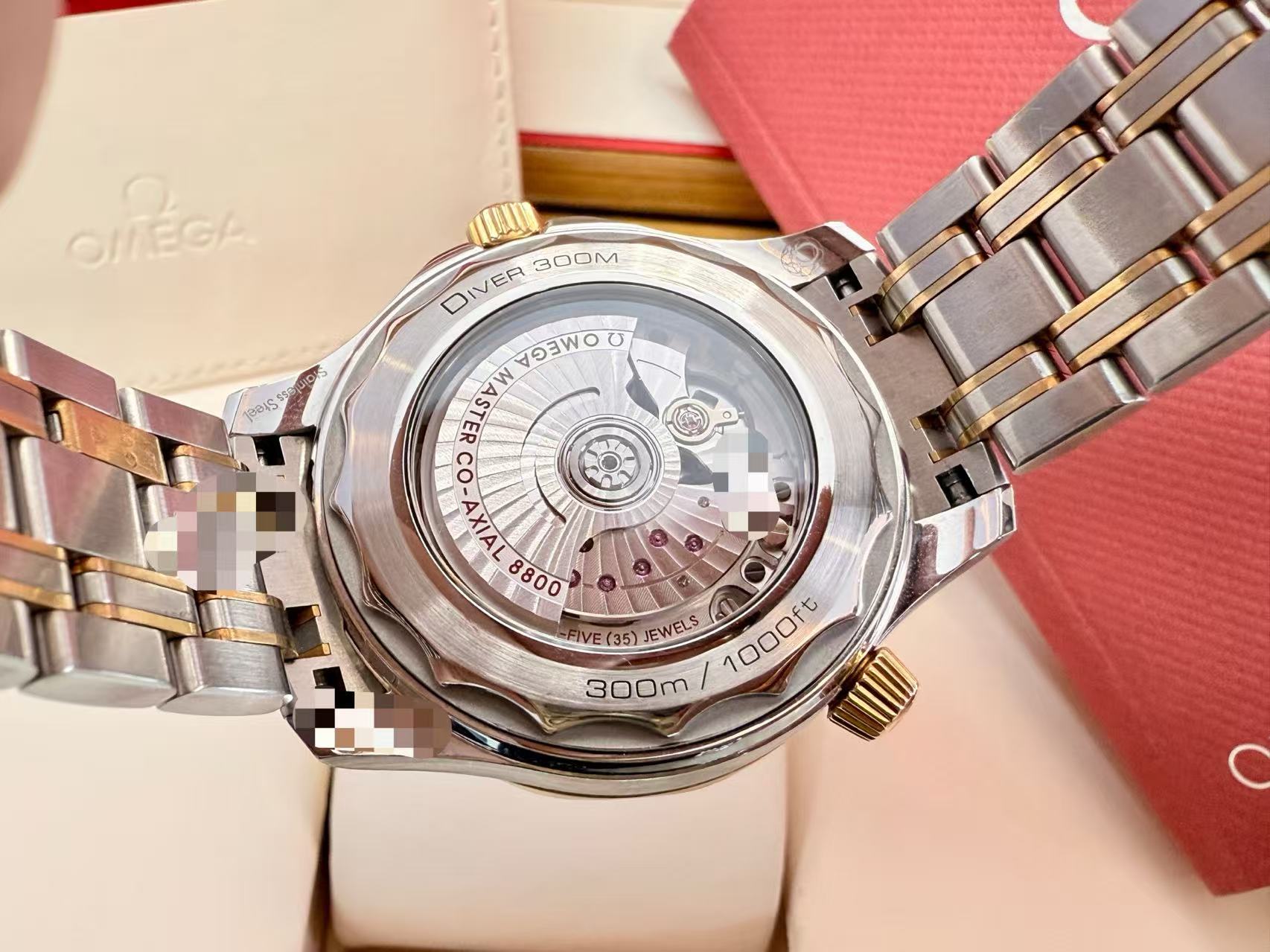 Omega 210.20.42.20.03.001 detail 5