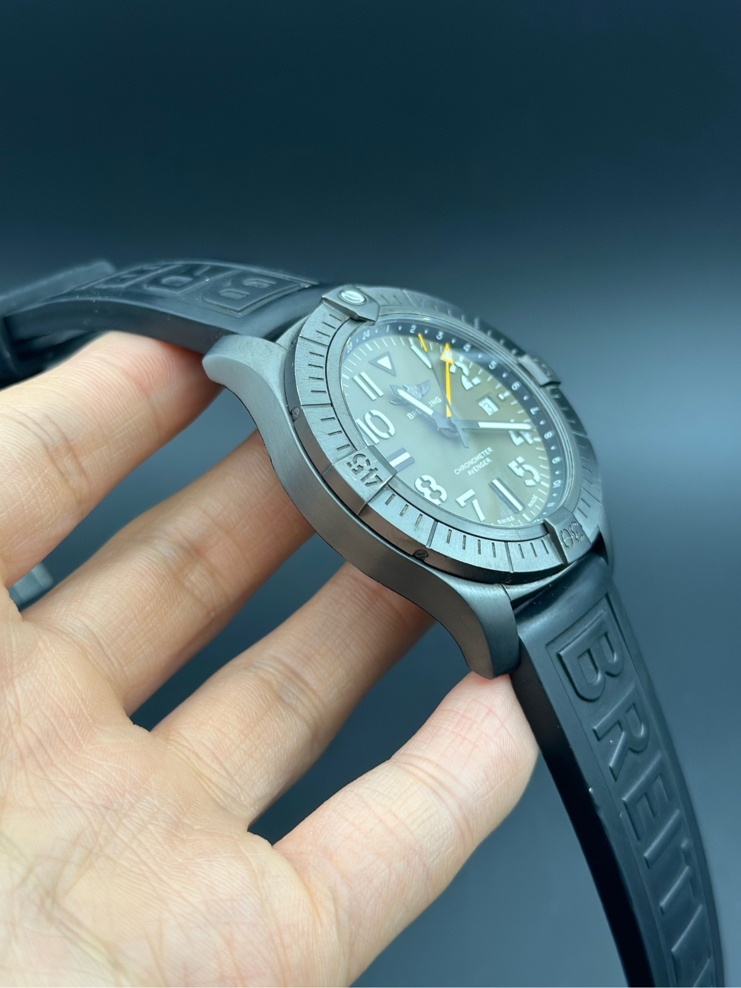 Breitling V323952A1L1X2 detail 3