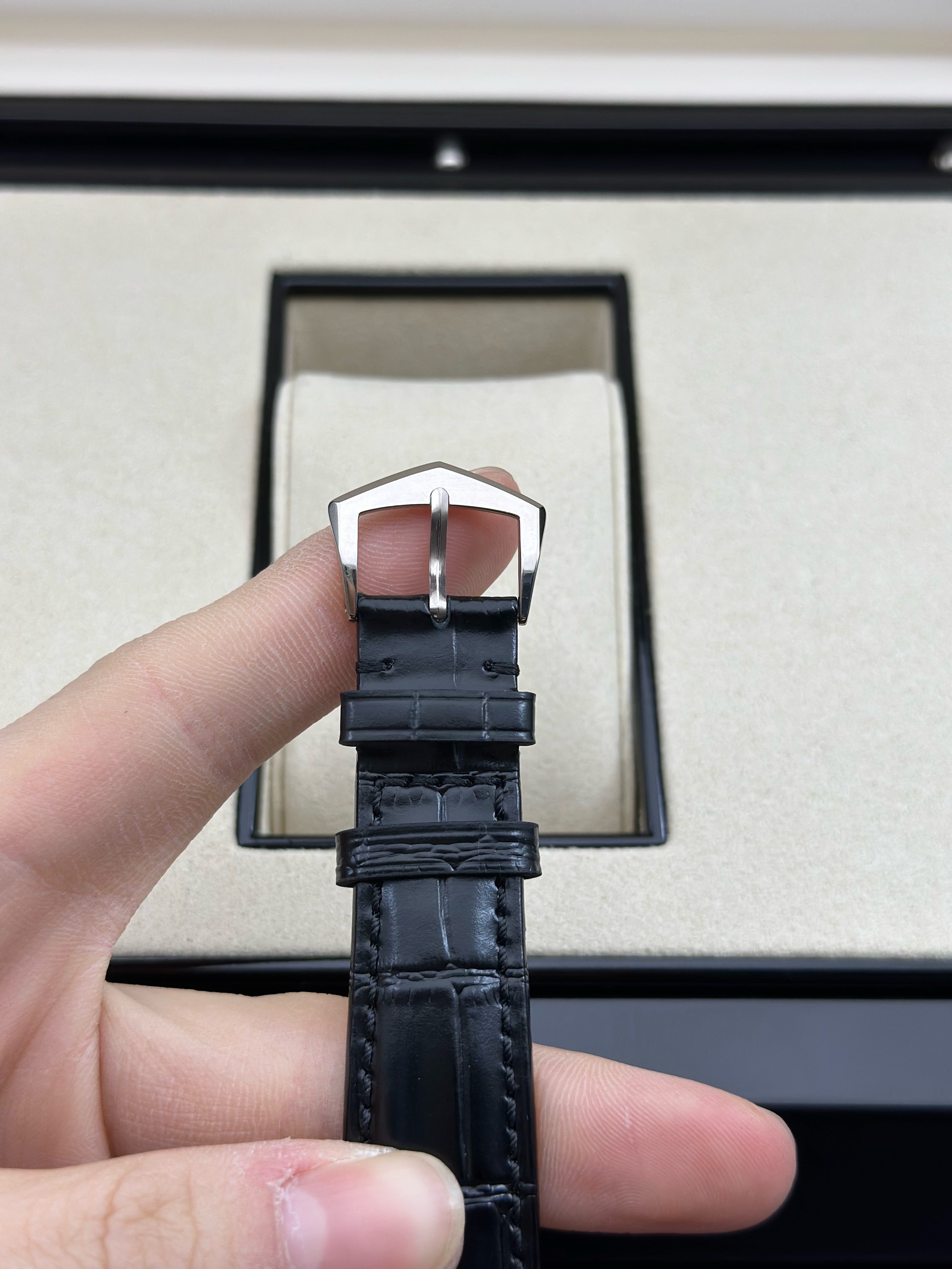 Patek Philippe 5227G-001 detail 4