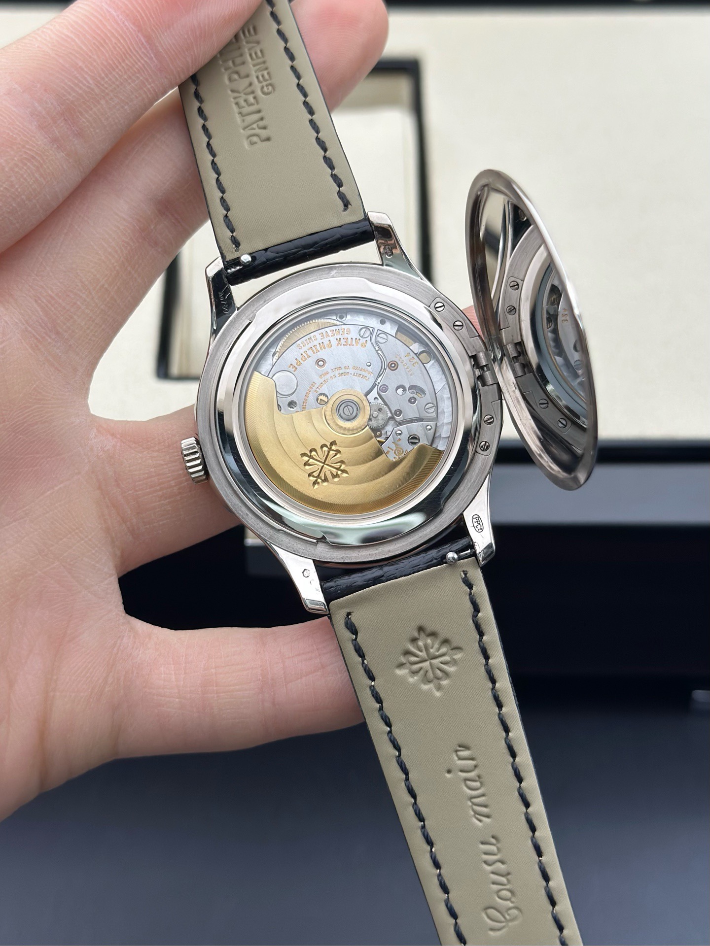 Patek Philippe 5227G-001 detail 6