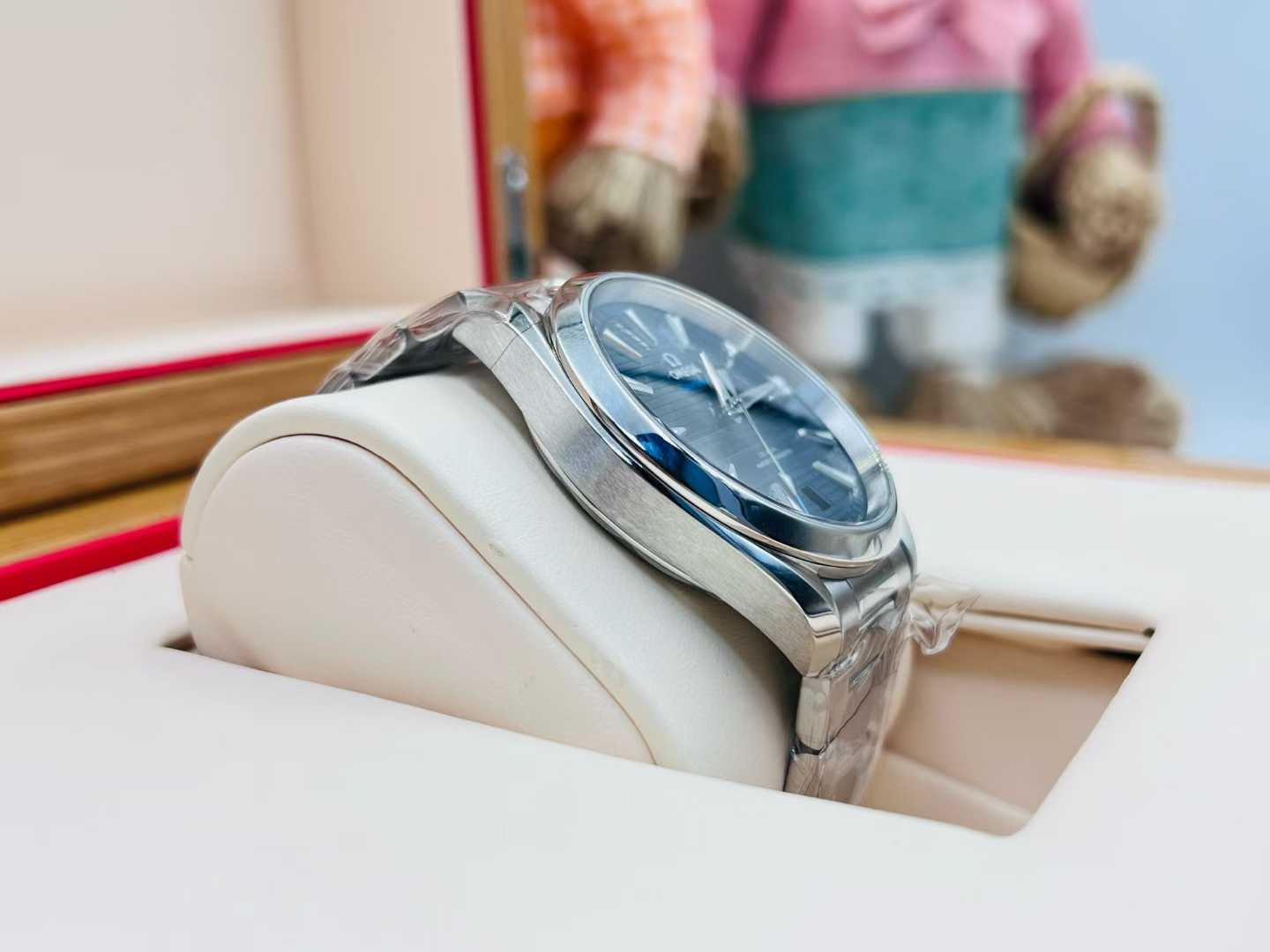 Omega 220.10.41.21.03.001 detail 8