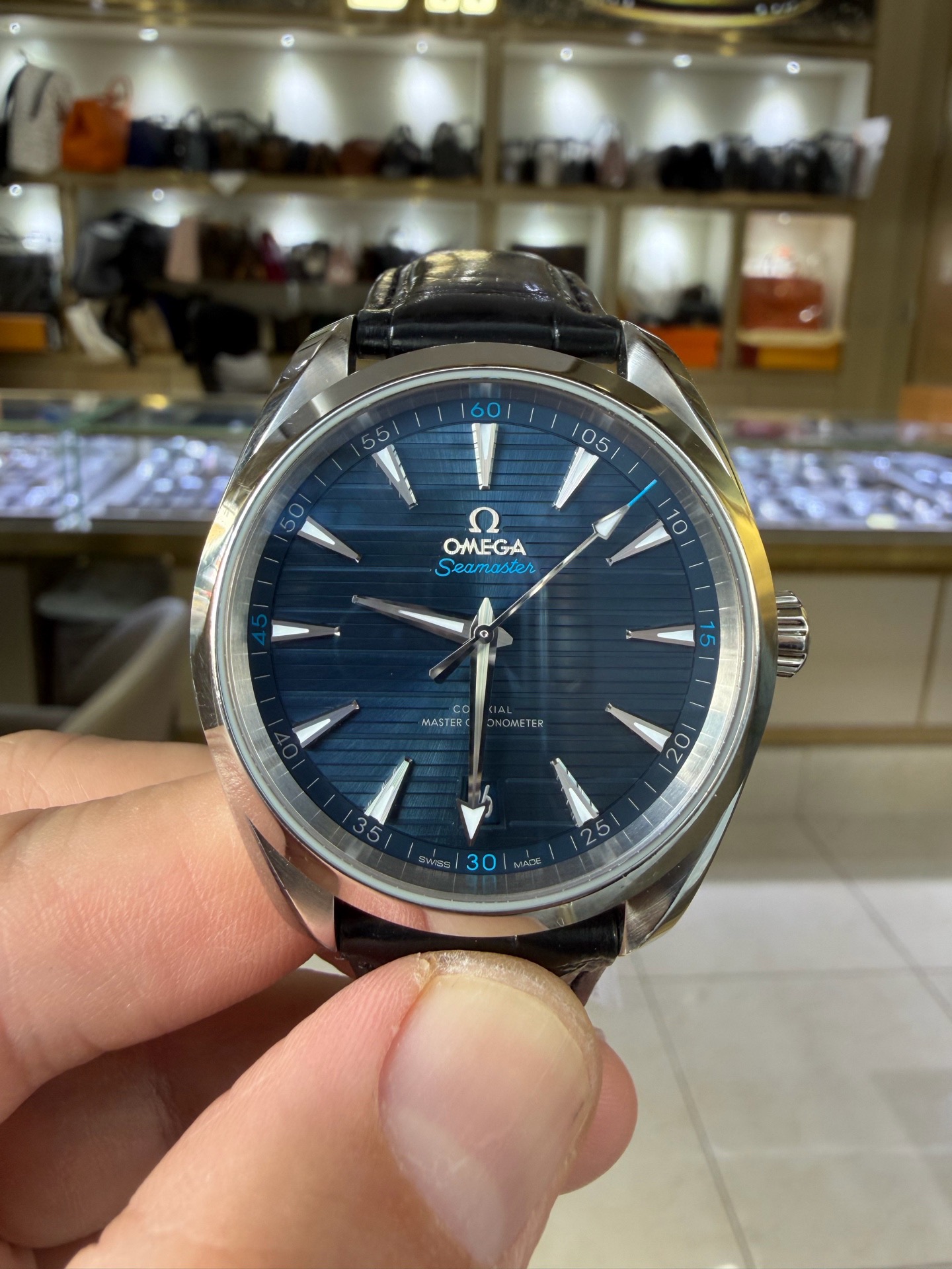Omega 220.13.41.21.03.001 detail 4