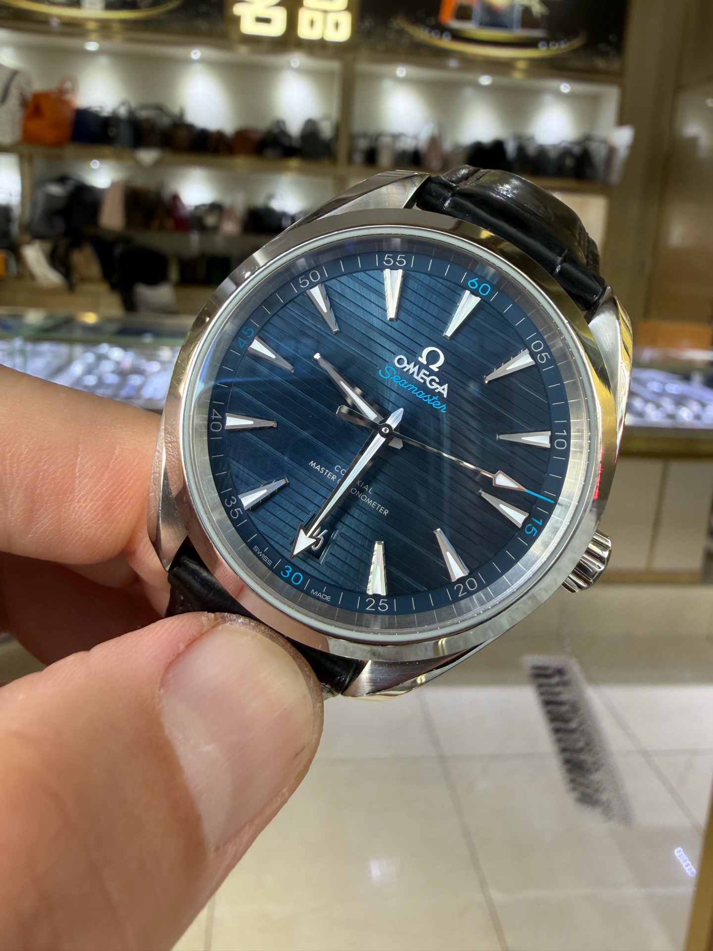 Omega 220.13.41.21.03.001 detail 7