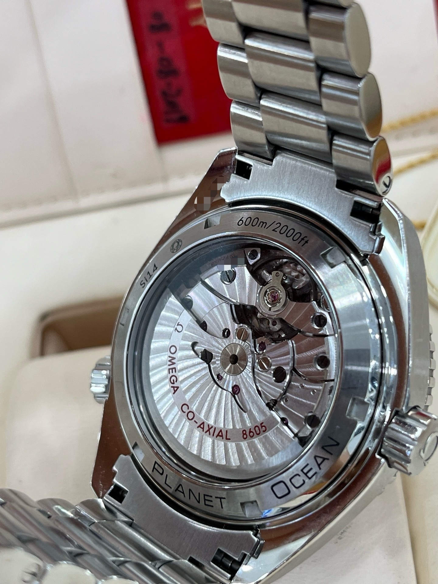 Omega 232.30.44.22.01.001 detail 8