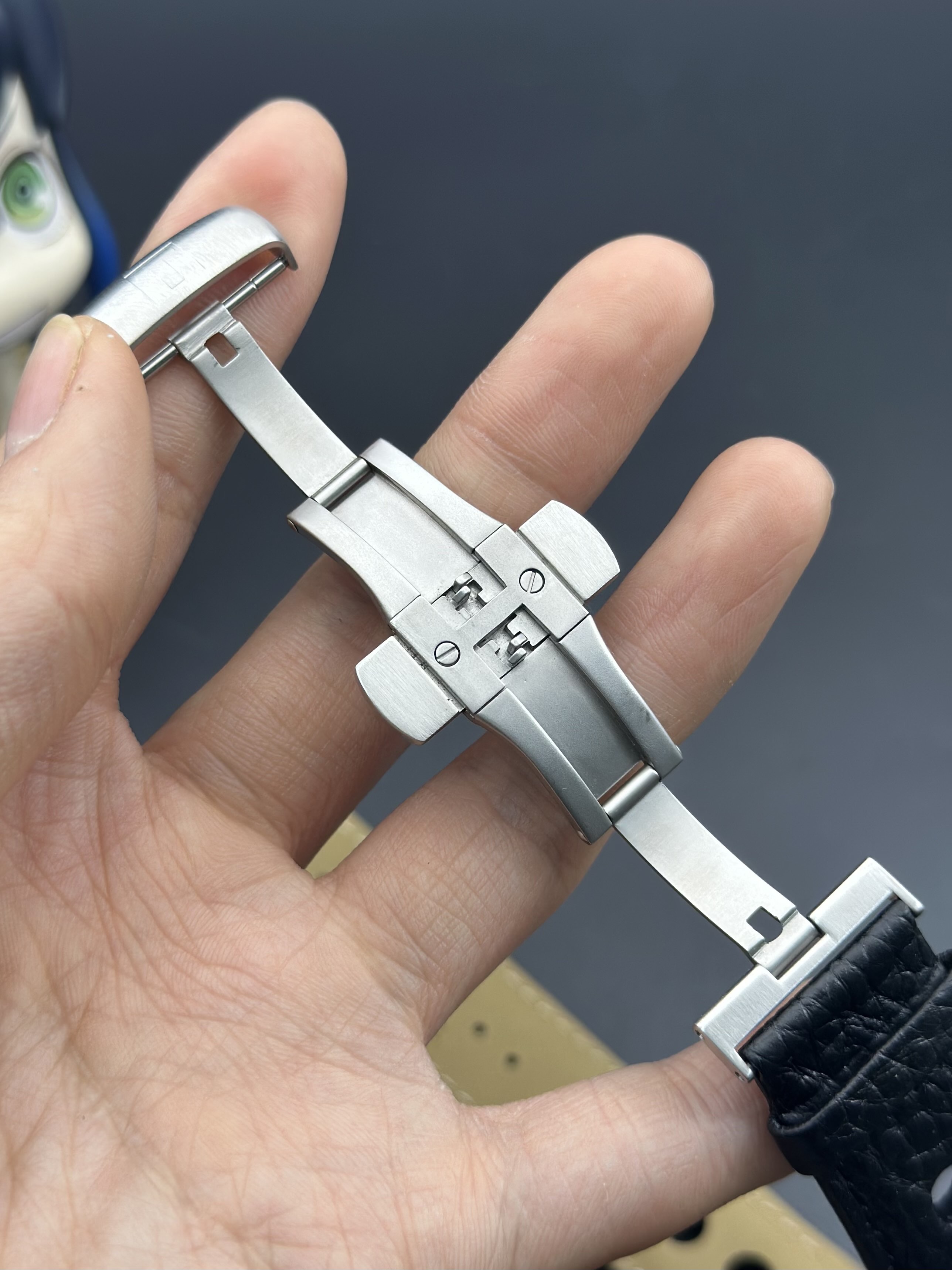 Tissot T044.614.26.051.00 detail 6