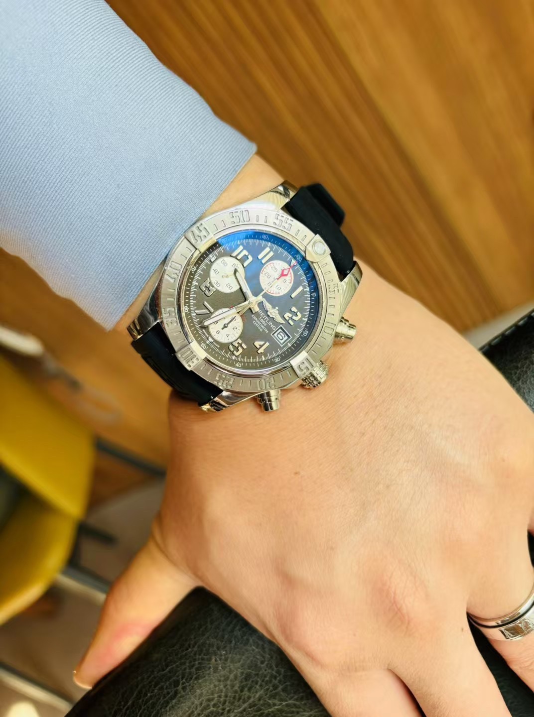 Breitling A13381111B2S1 detail 2