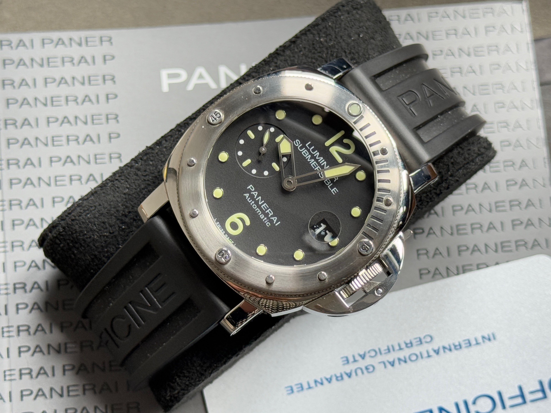 Panerai PAM01024 detail 2