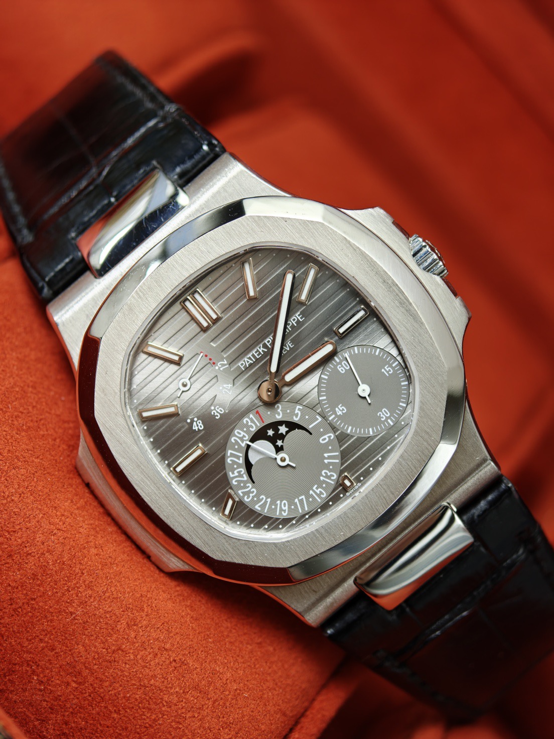 Patek Philippe 5712G detail 4