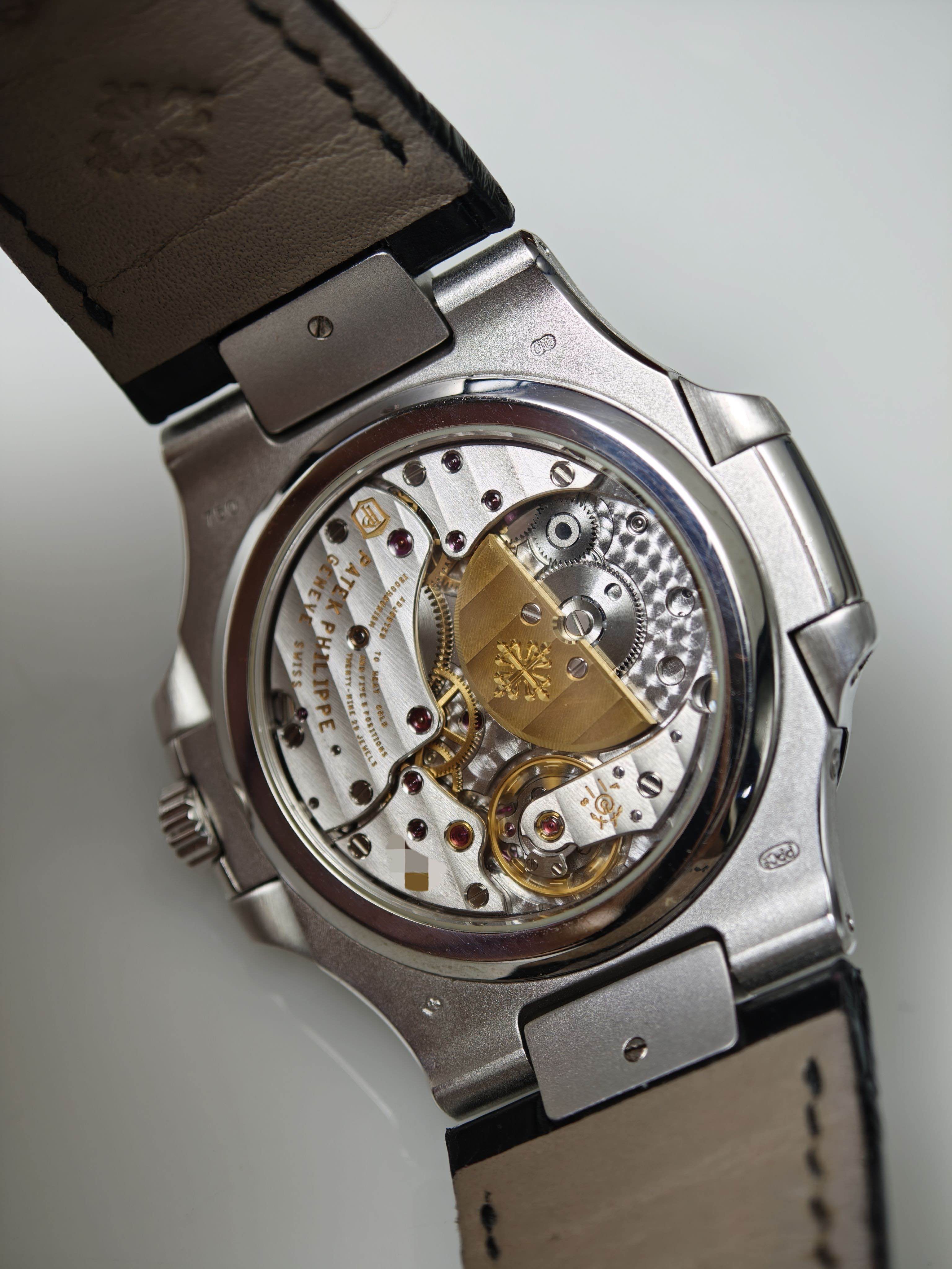 Patek Philippe 5712G detail 7