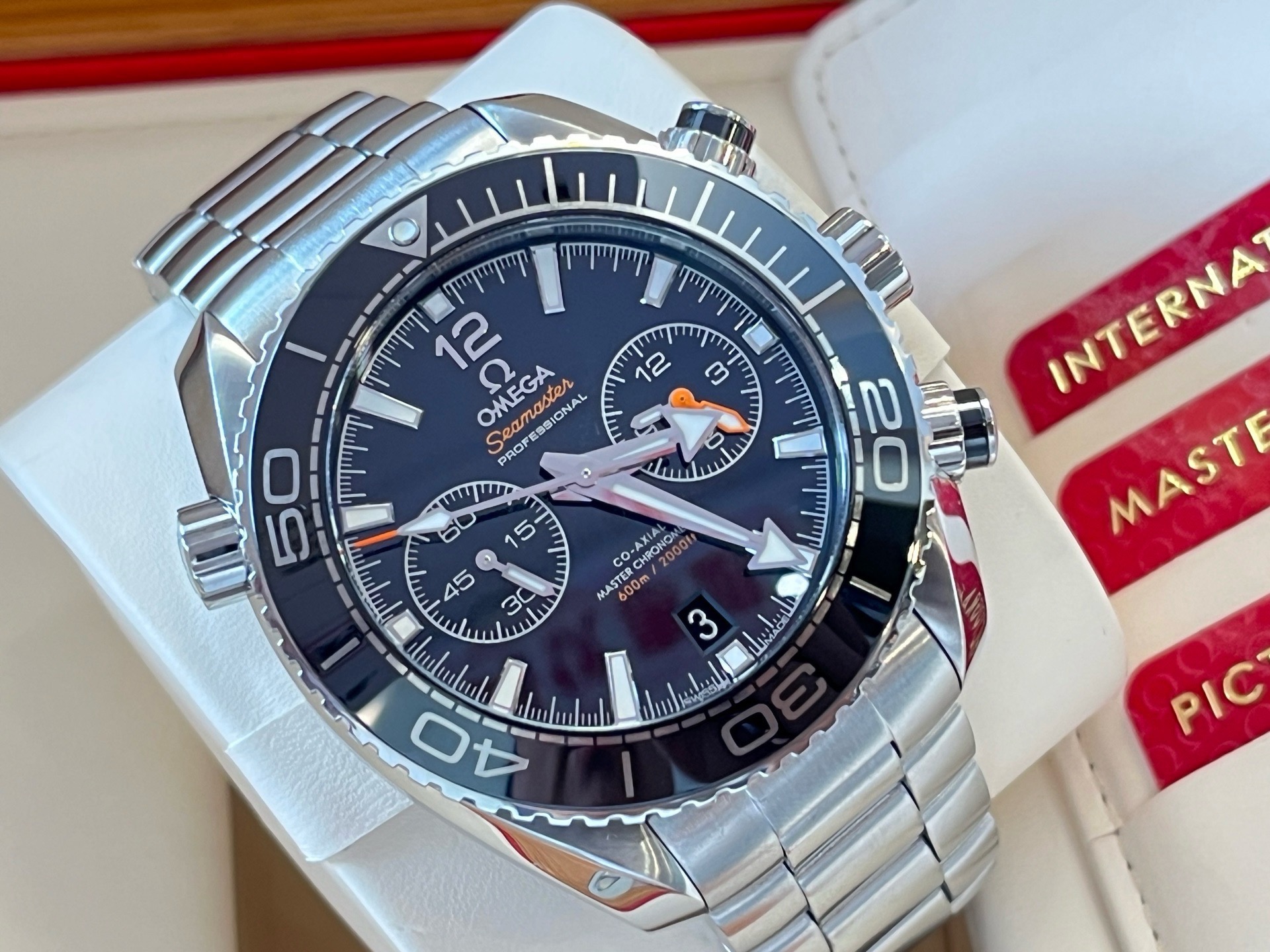 Omega 215.30.46.51.01.001 detail 1