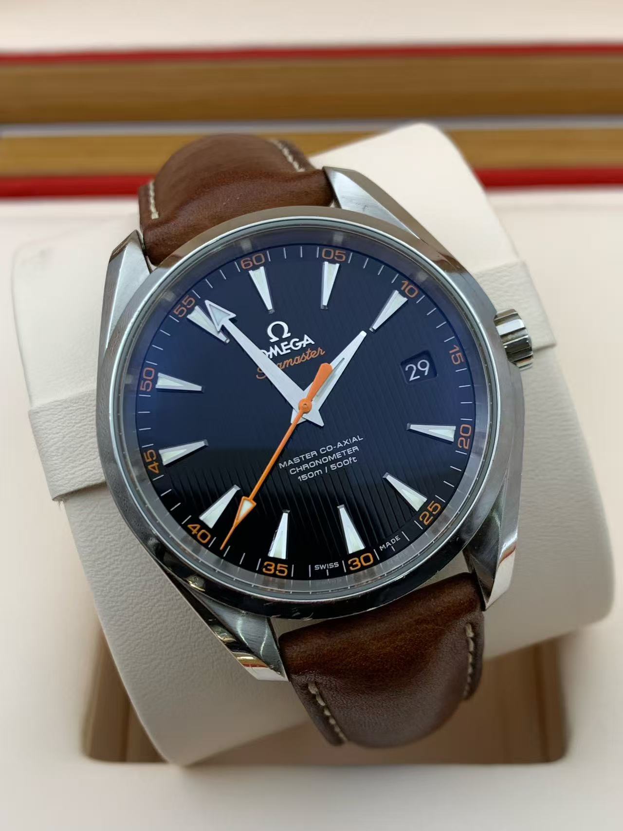Omega 231.12.42.21.01.002 detail 1