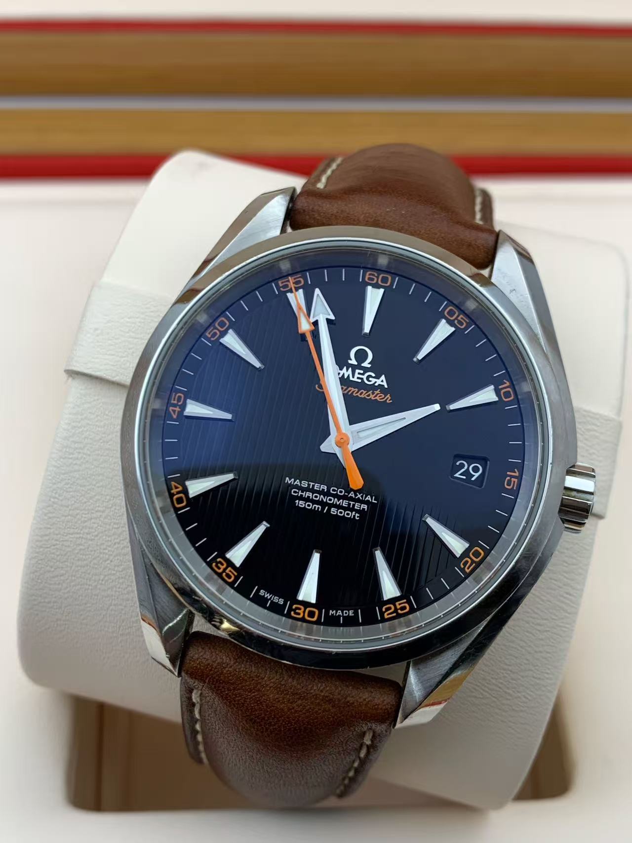 Omega 231.12.42.21.01.002 detail 2