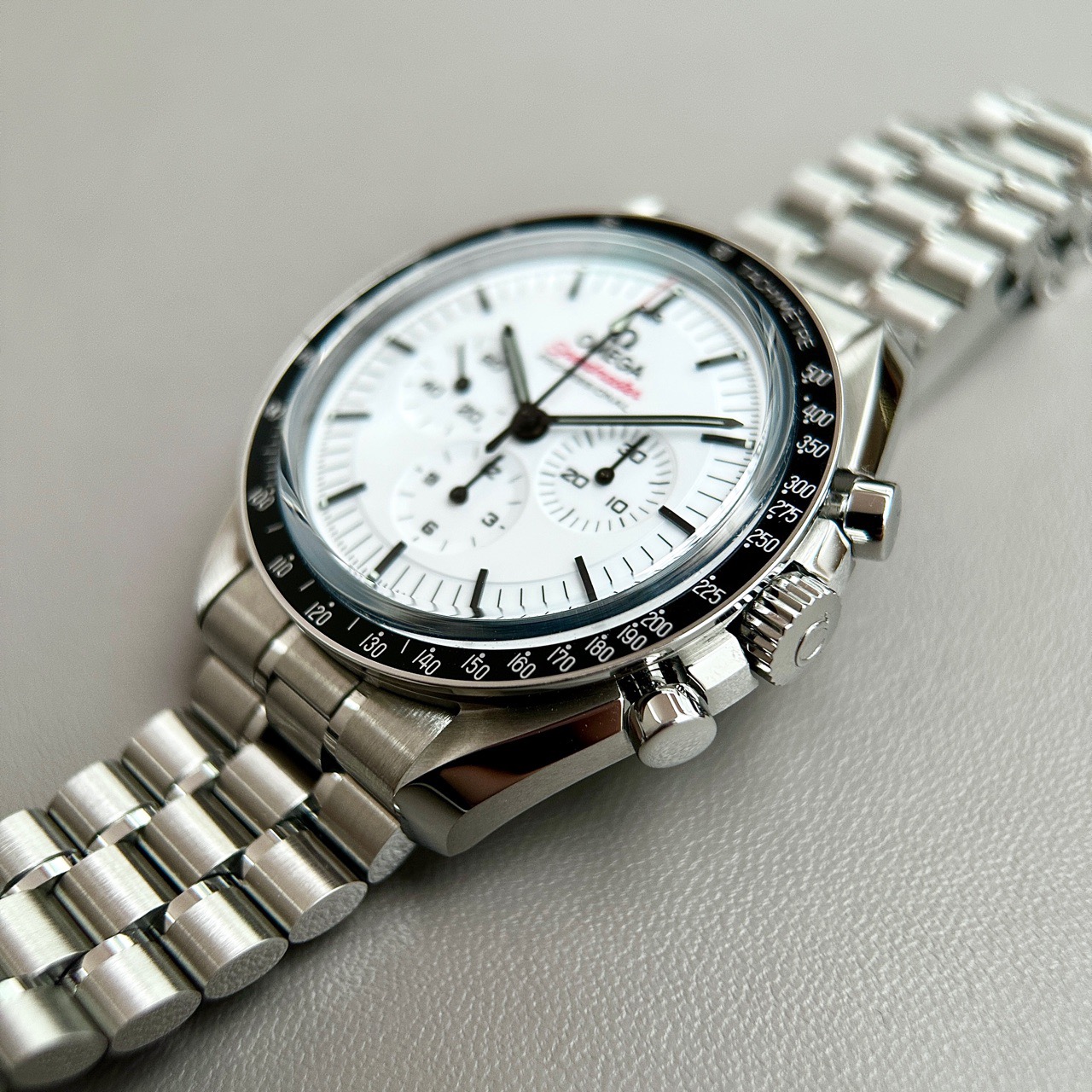 Omega 310.30.42.50.04.001 detail 2