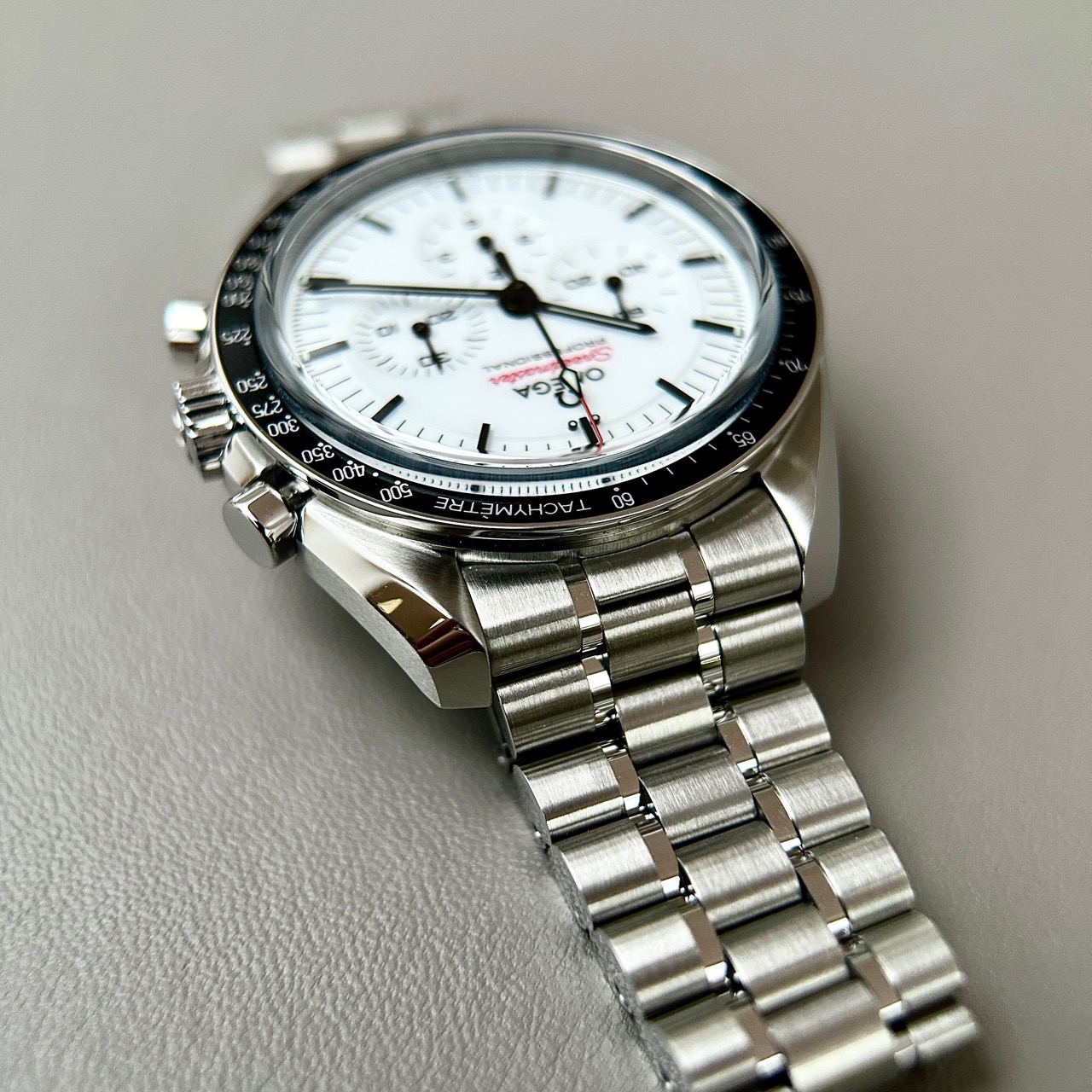 Omega 310.30.42.50.04.001 detail 3