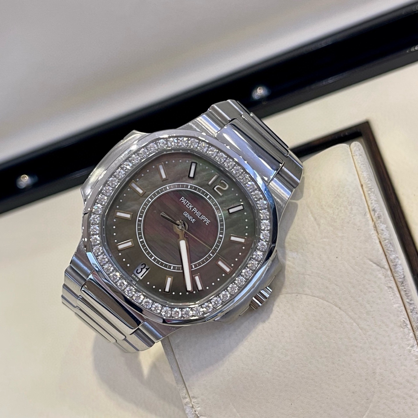Patek Philippe 7008 / 1A-012 detail 5