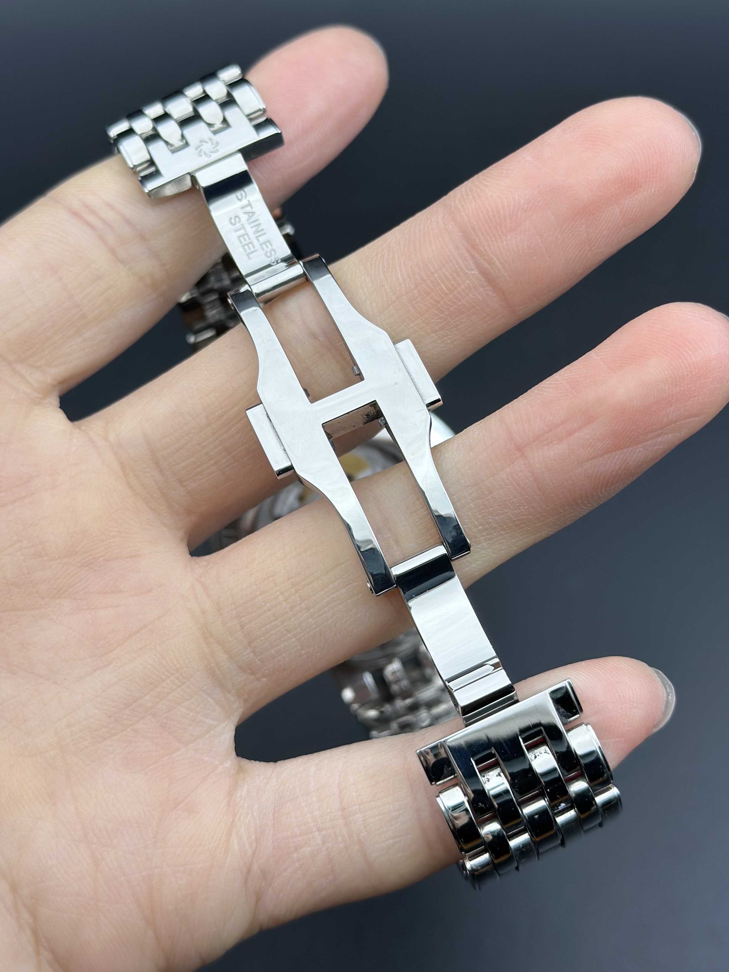 Carl F. Bucherer 00.10314.08.35.21 detail 5
