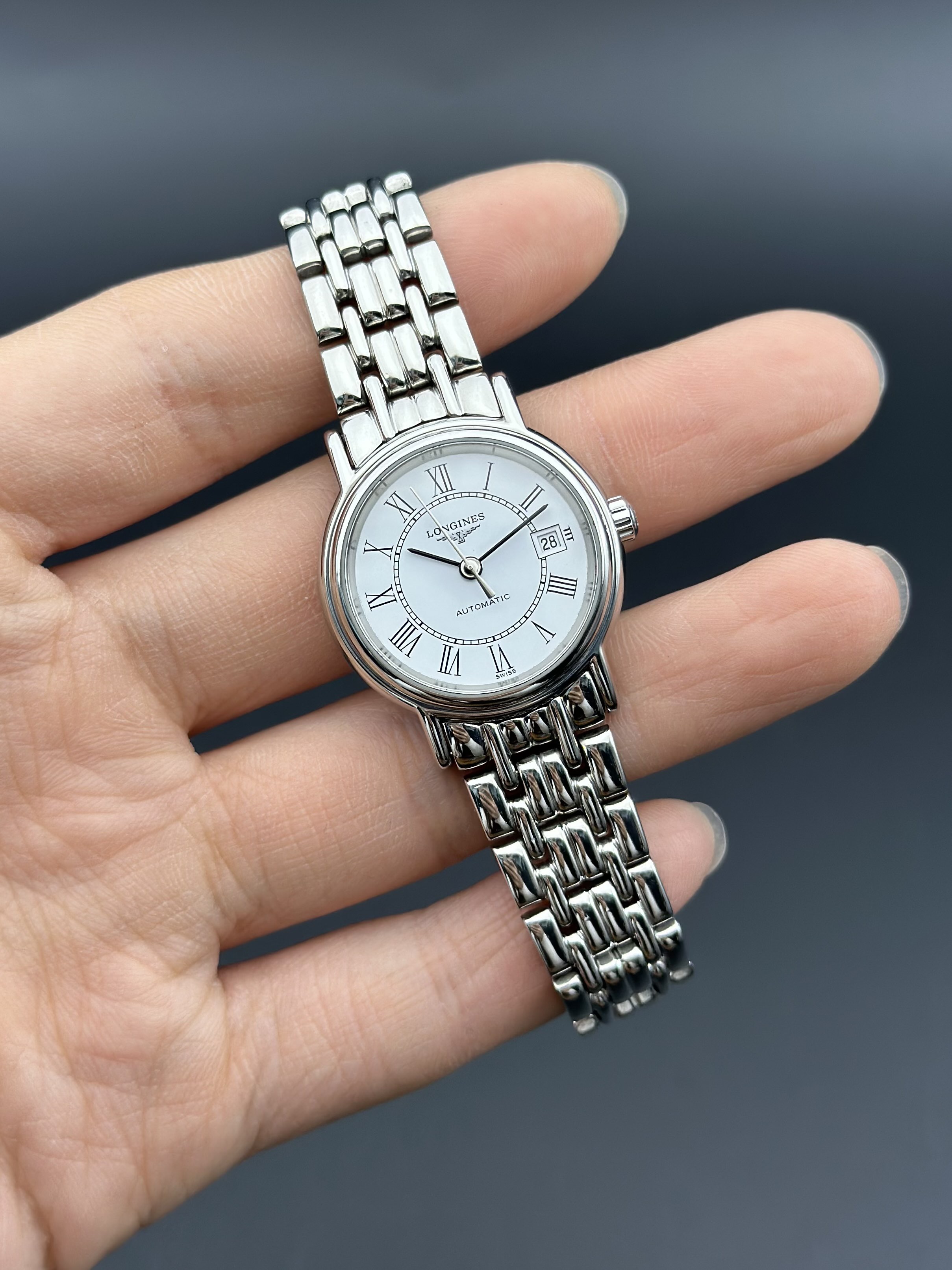 Longines L4.321.4.11.6 detail 1